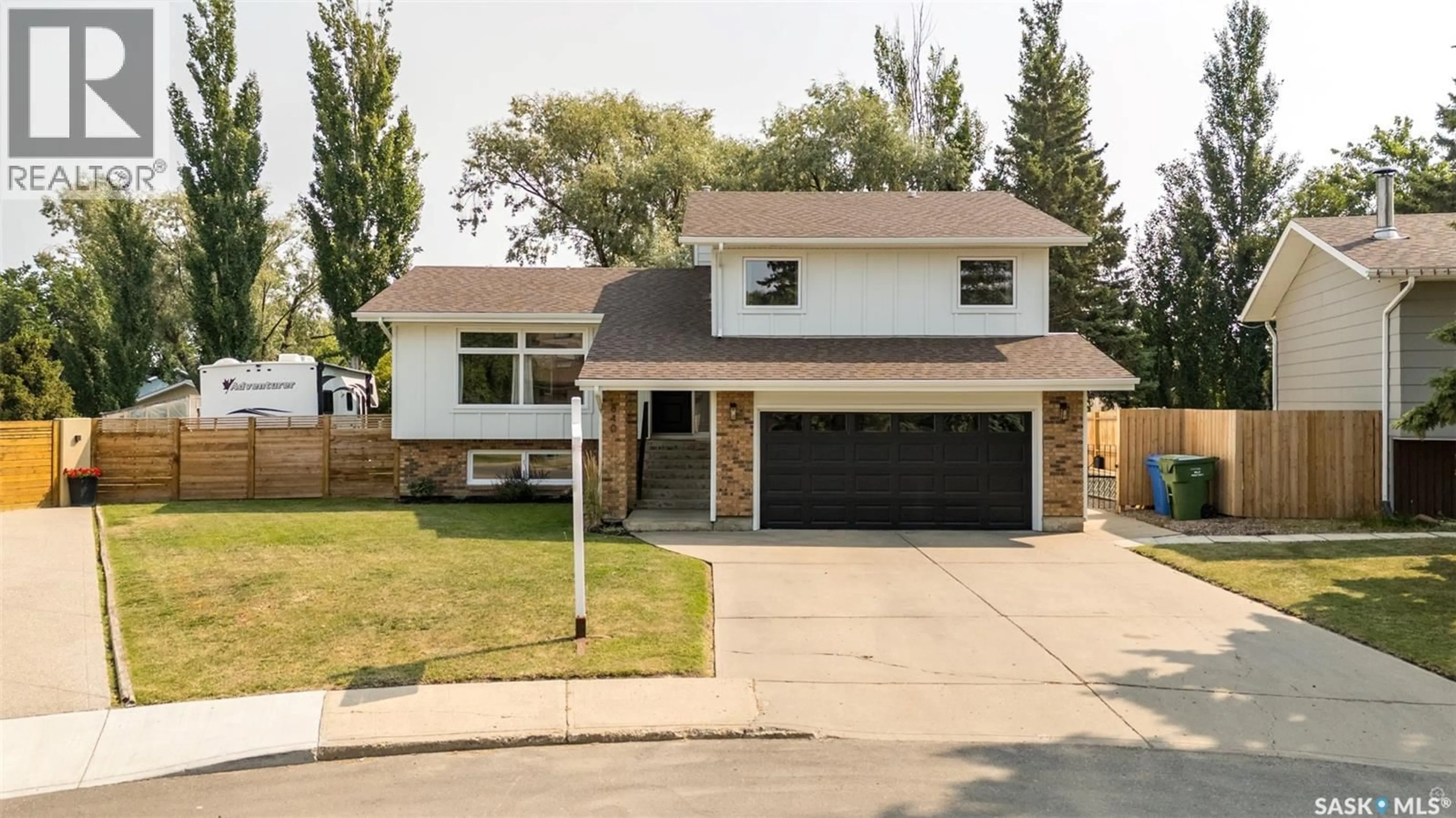 Home with vinyl exterior material, street for 840 CHESTER PLACE, Prince Albert Saskatchewan S6V6Y8