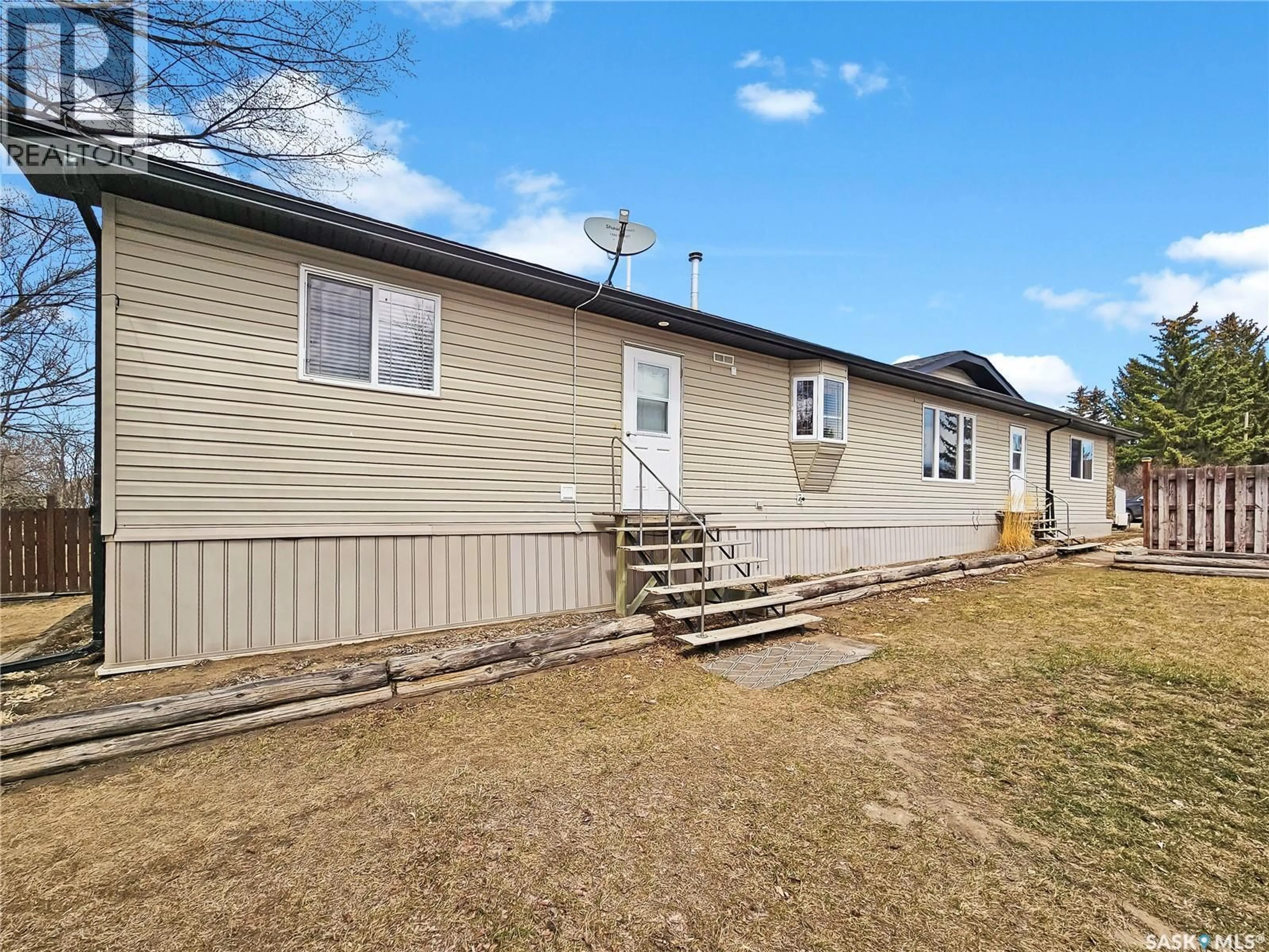 A pic from outside/outdoor area/front of a property/back of a property/a pic from drone, unknown for 10 FOUR SEASONS TRAILER COURT, Shaunavon Saskatchewan S0N2M0