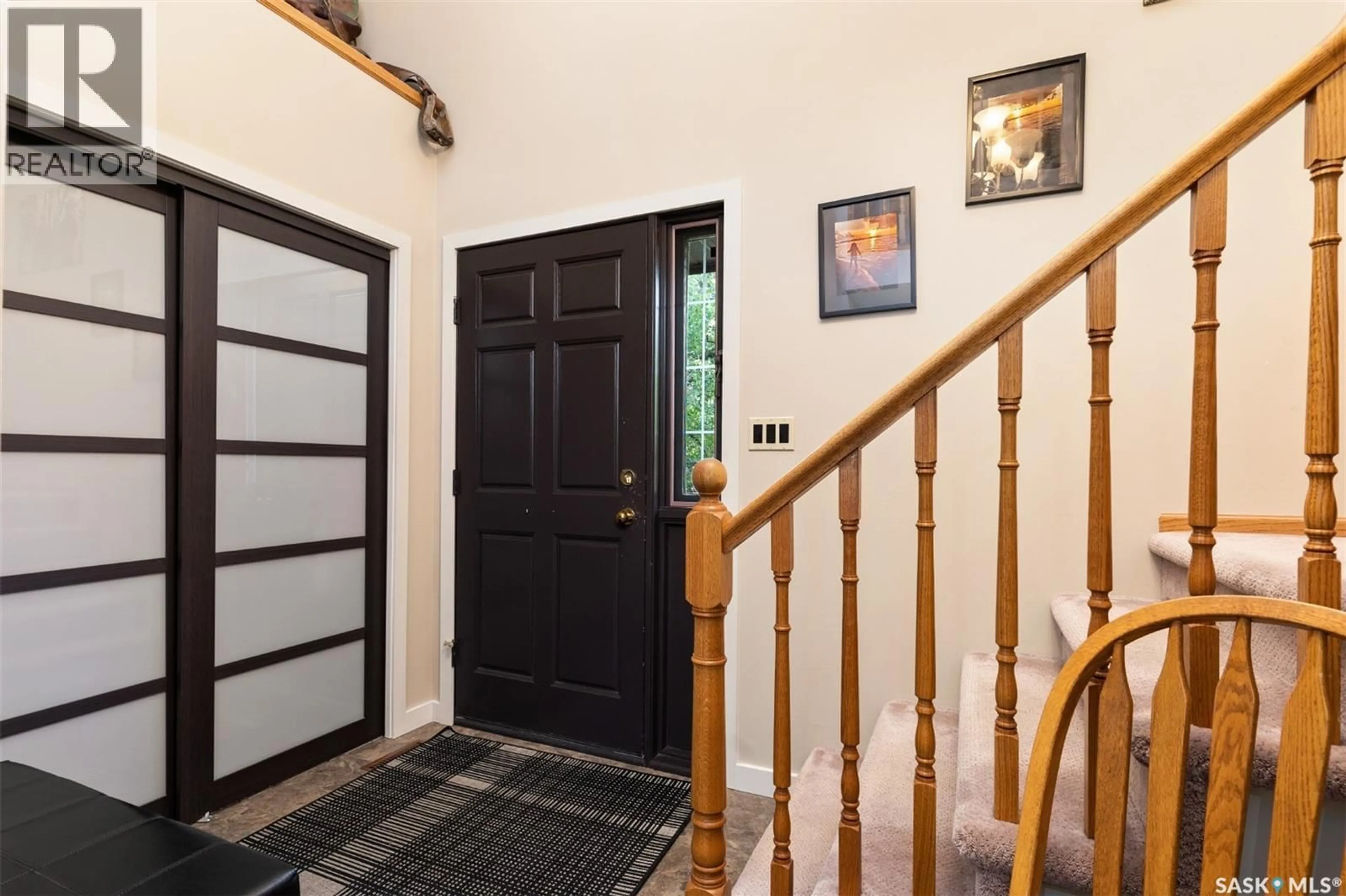 Indoor entryway for 203 - 415 HERITAGE CRESCENT, Saskatoon Saskatchewan S7H5M5
