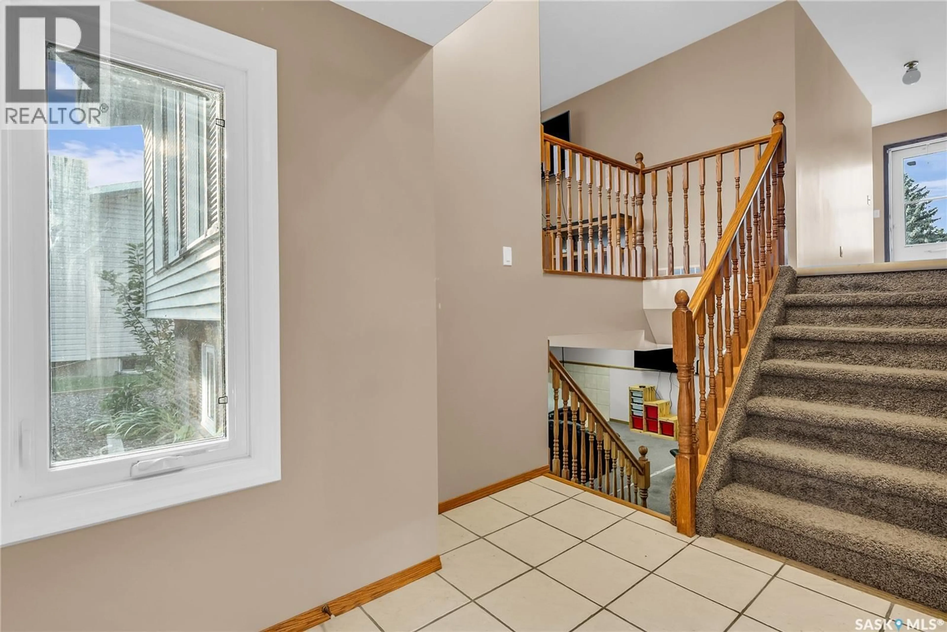 Indoor entryway for 415 NEUSCH CRESCENT, Saskatoon Saskatchewan S7K7T9