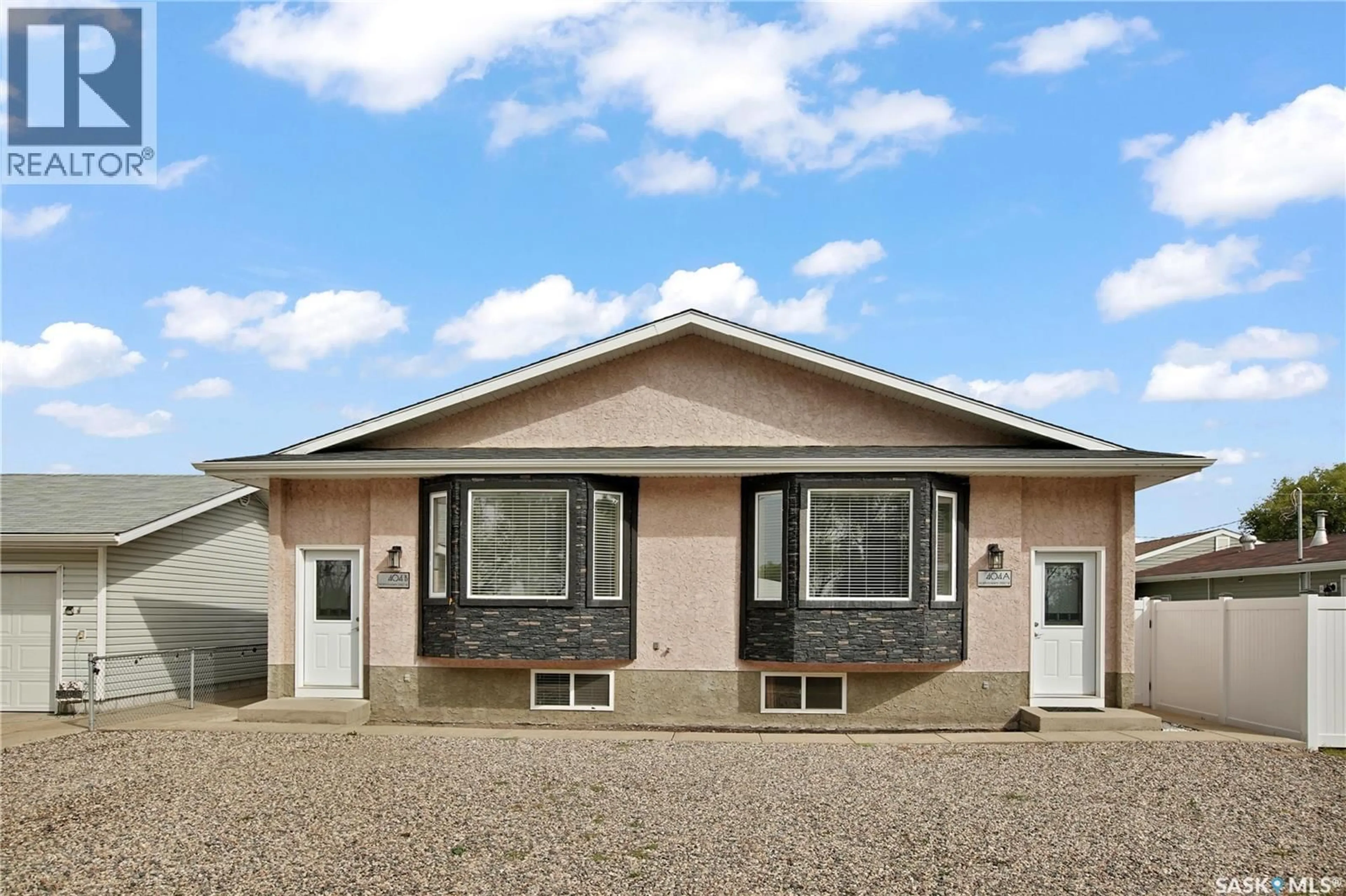 Home with vinyl exterior material, building for 404 NORTH RAILWAY STREET, Warman Saskatchewan S0K4S0