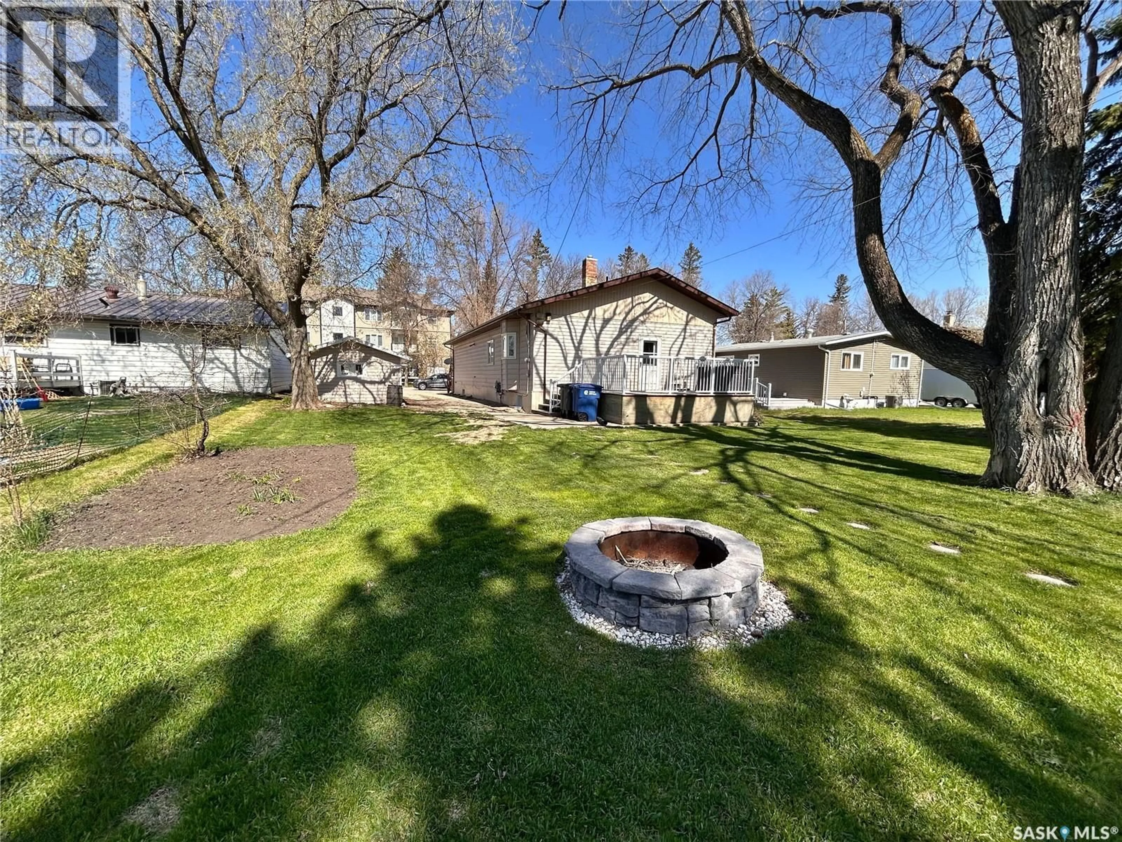 A pic from outside/outdoor area/front of a property/back of a property/a pic from drone, unknown for 1109 MAIN STREET, Moosomin Saskatchewan S0G3N0