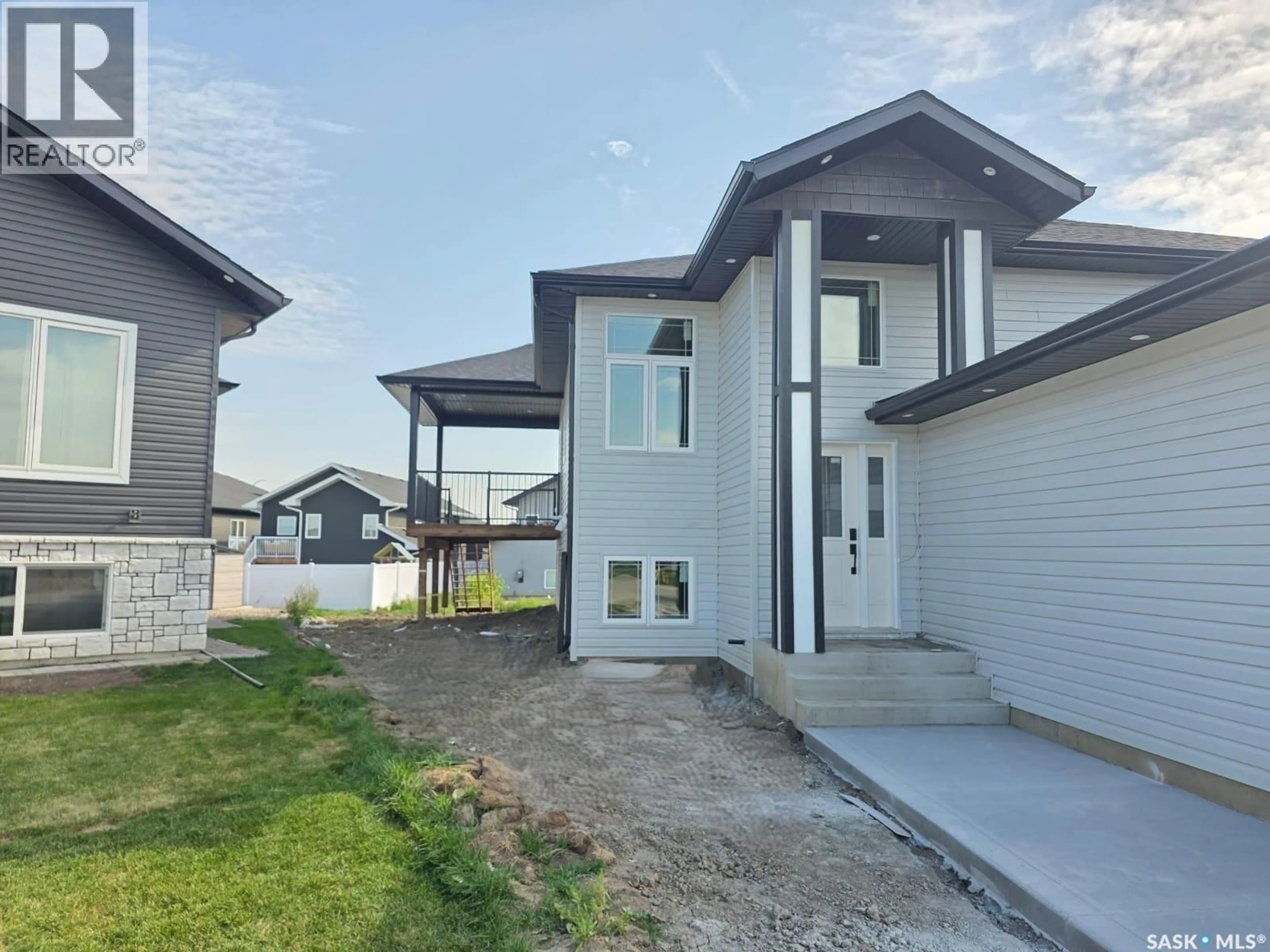 Home with vinyl exterior material, street for 738 BENTLEY MANOR, Saskatoon Saskatchewan S7L7N2