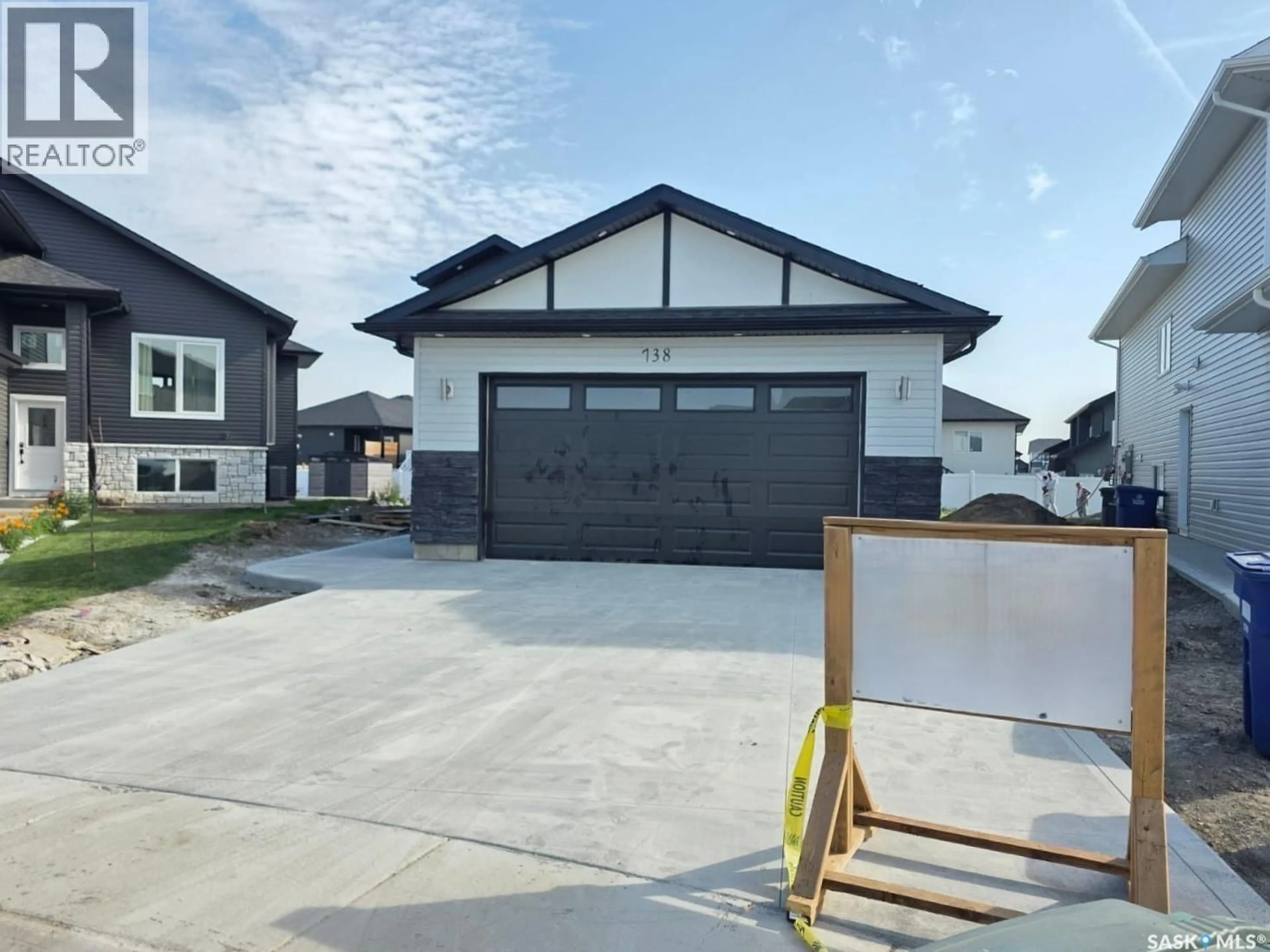 Unknown for 738 BENTLEY MANOR, Saskatoon Saskatchewan S7L7N2