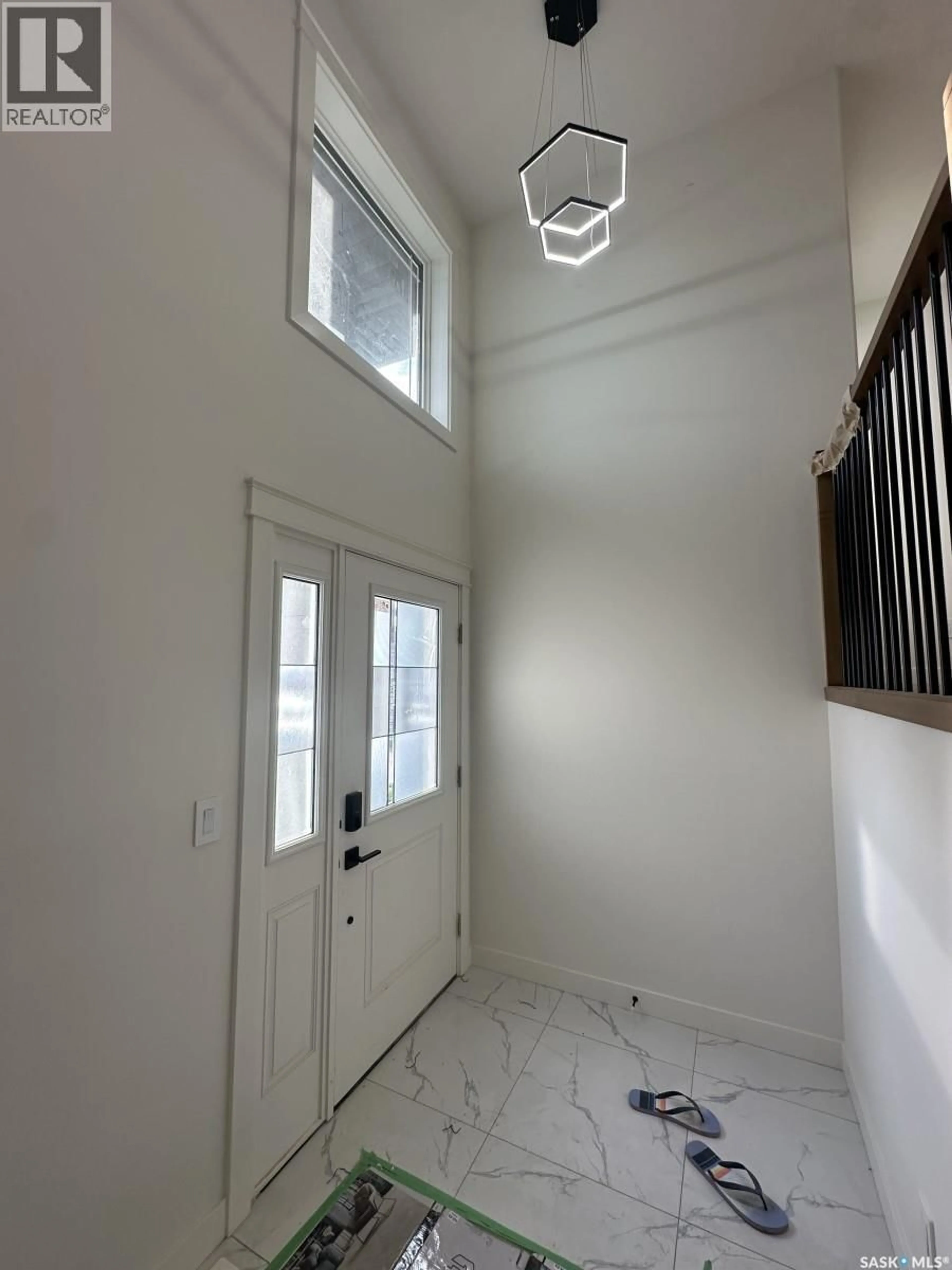 Indoor entryway for 738 BENTLEY MANOR, Saskatoon Saskatchewan S7L7N2
