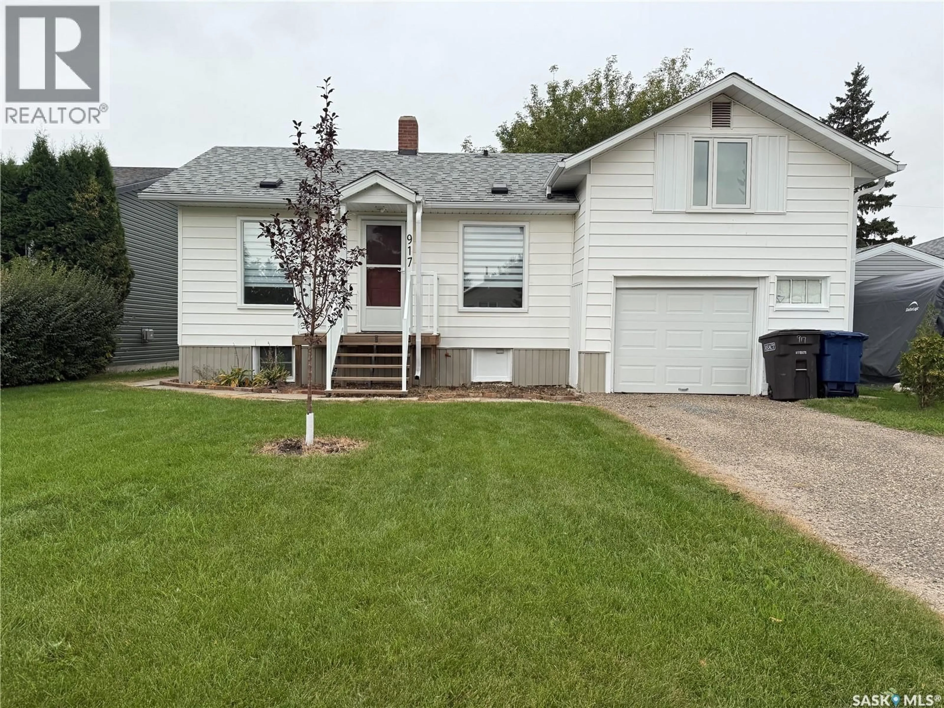 Home with vinyl exterior material, street for 917 13TH STREET, Humboldt Saskatchewan S0K2A0