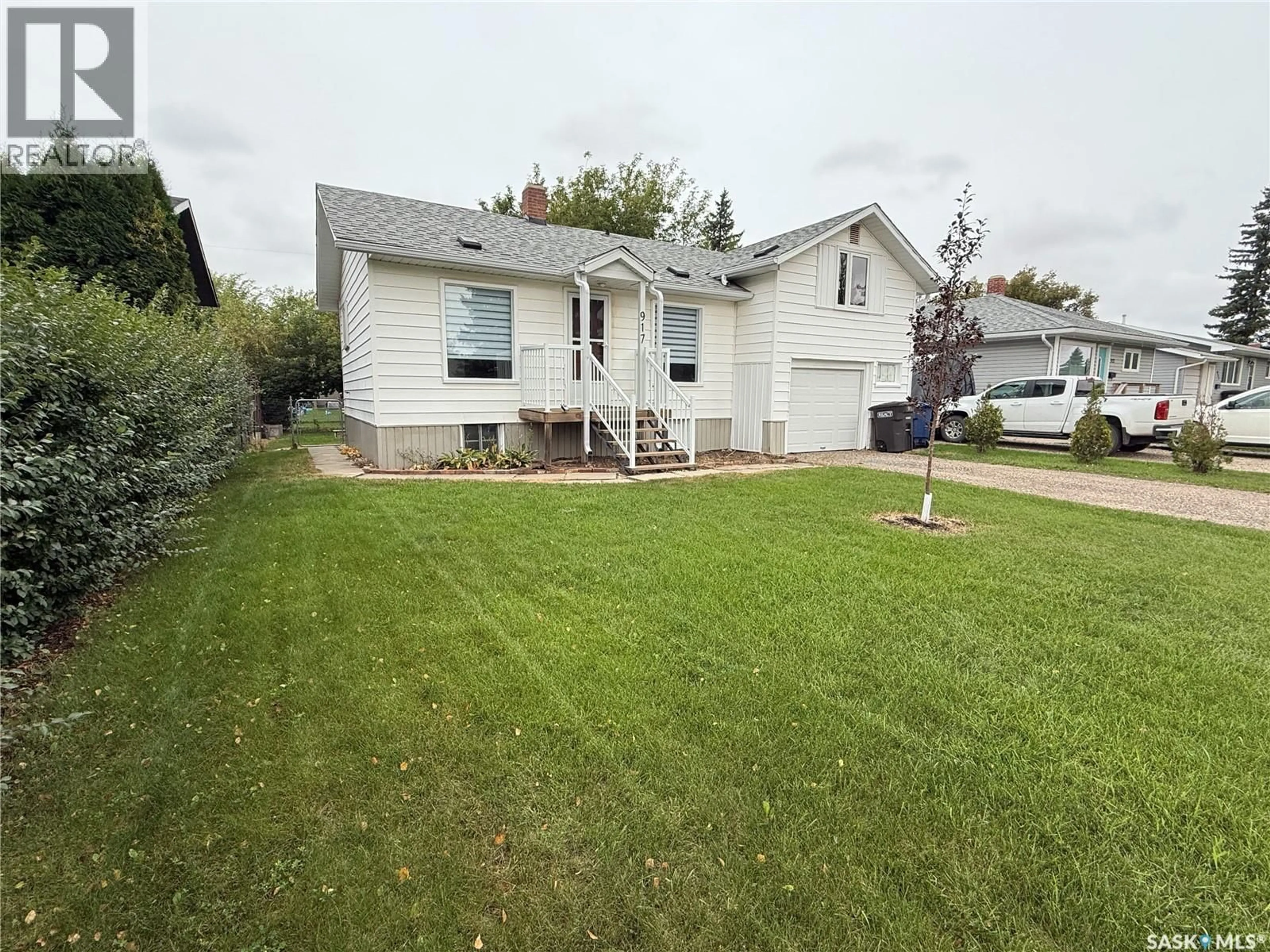A pic from outside/outdoor area/front of a property/back of a property/a pic from drone, street for 917 13TH STREET, Humboldt Saskatchewan S0K2A0