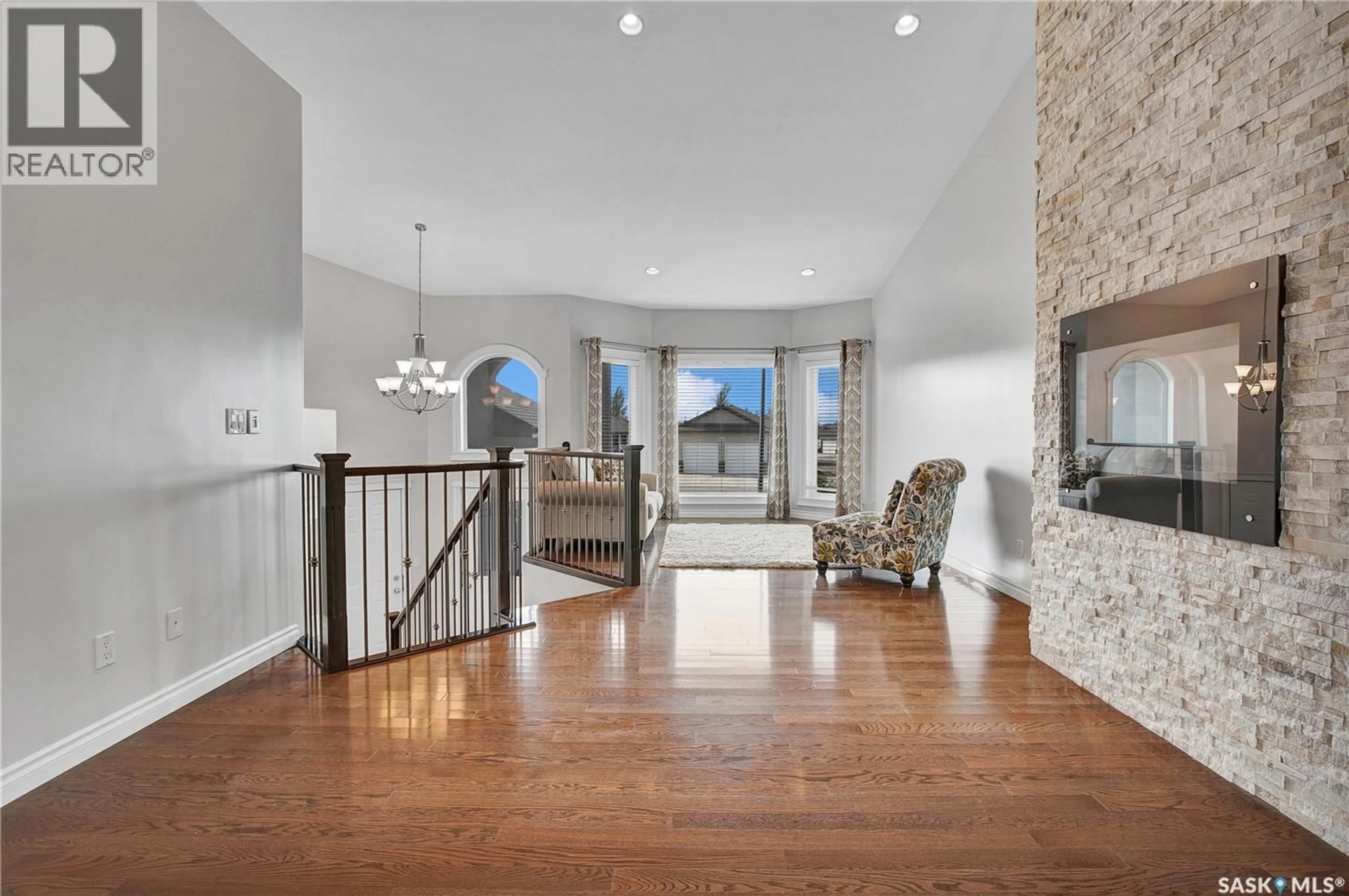 Indoor foyer for 534 ALLWOOD MANOR, Saskatoon Saskatchewan S7R0A5