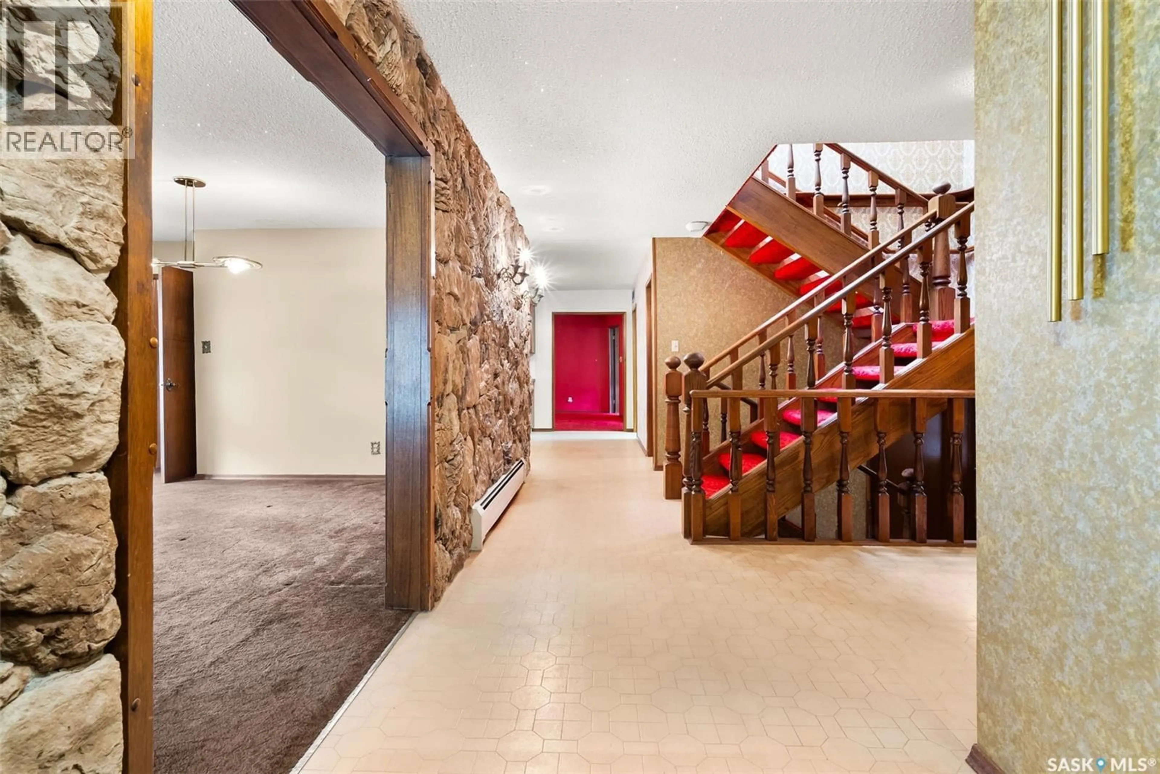 Indoor foyer for 74 MARQUIS CRESCENT, Regina Saskatchewan S4S6J9