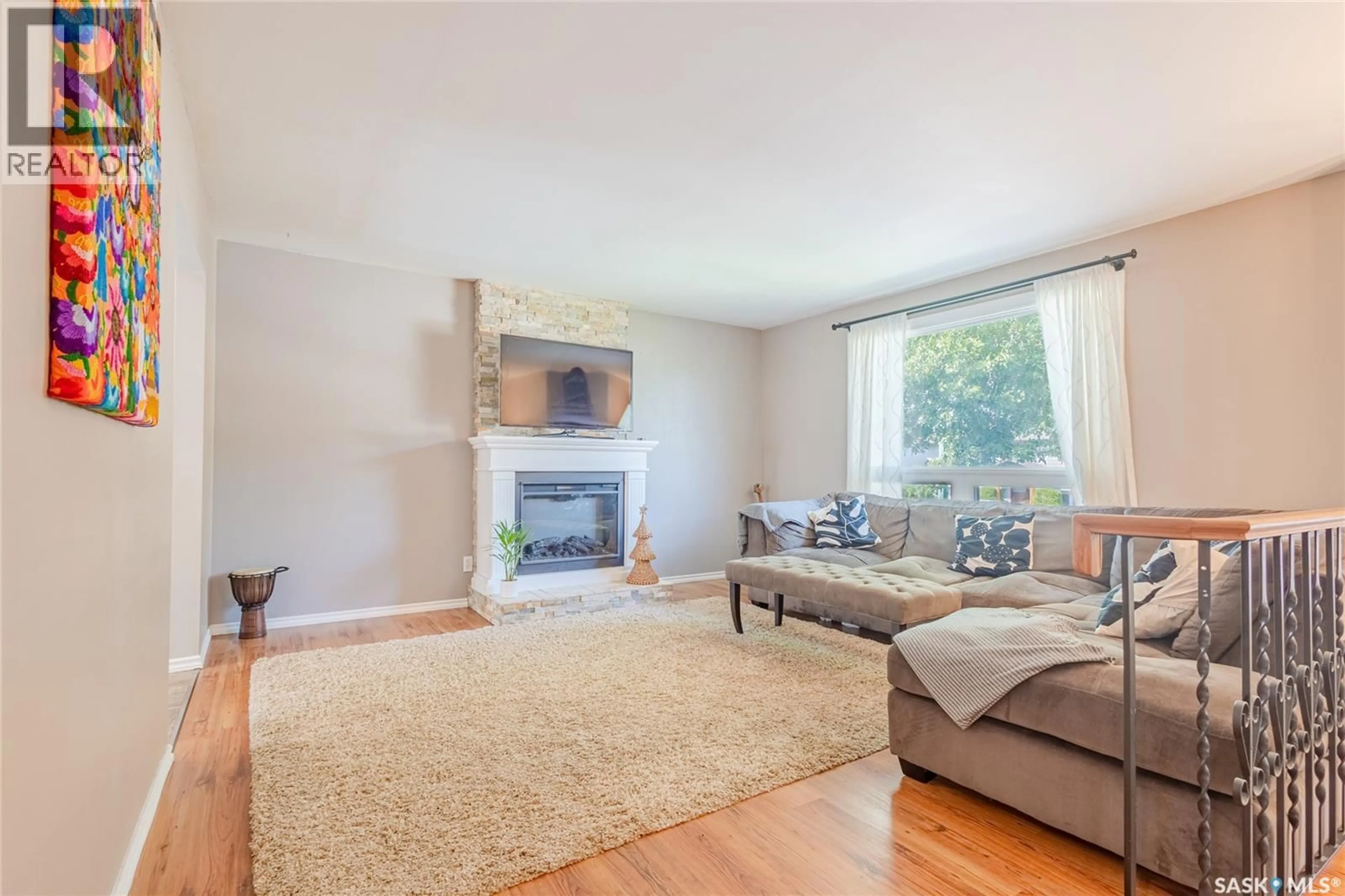 Living room with furniture, unknown for 419 STREB WAY, Saskatoon Saskatchewan S7M4V2
