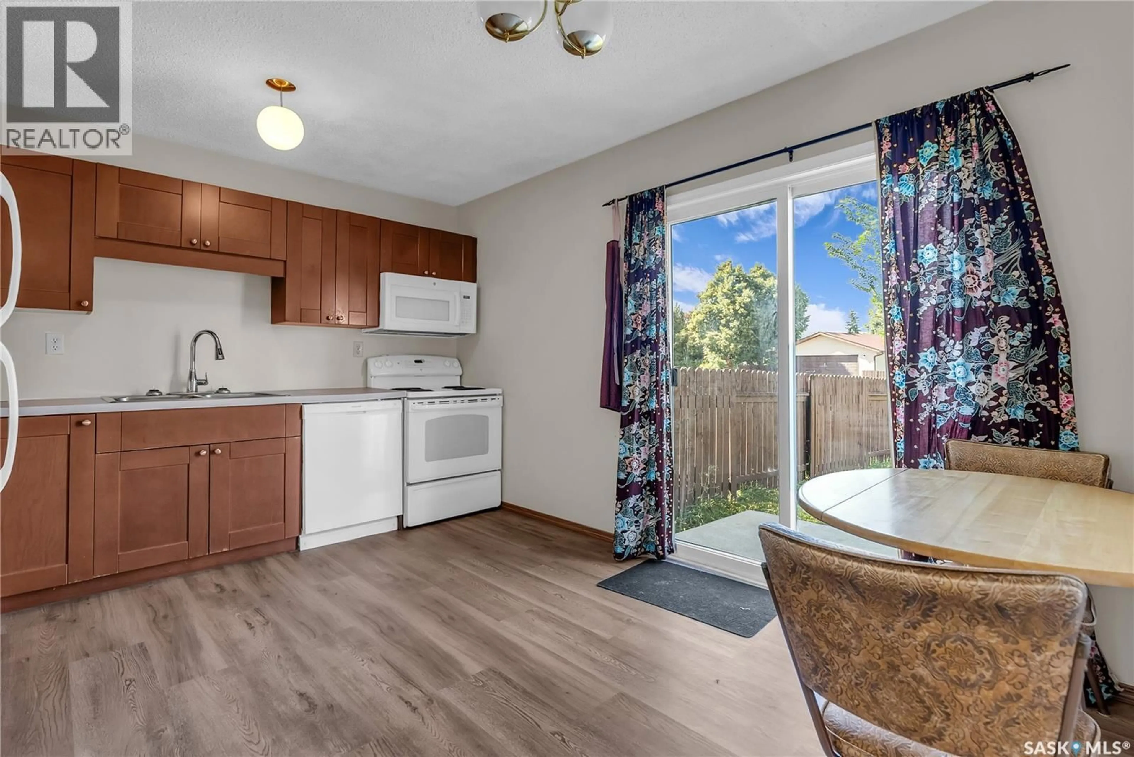 Standard kitchen, unknown for 458 & 460 BERINI DRIVE, Saskatoon Saskatchewan S7N3N6