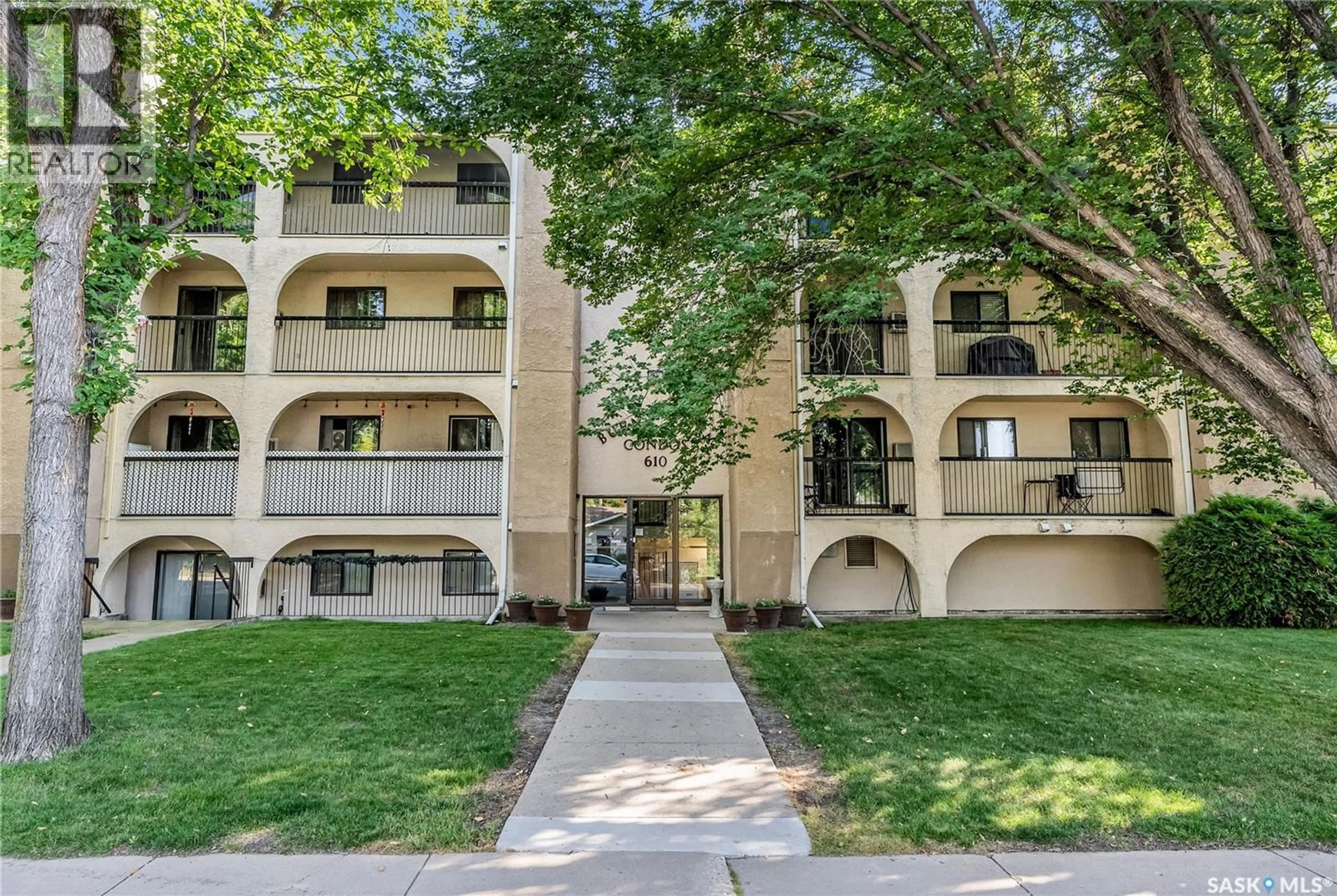 Patio, street for 206 - 610 HILLIARD STREET, Saskatoon Saskatchewan S7M5L5