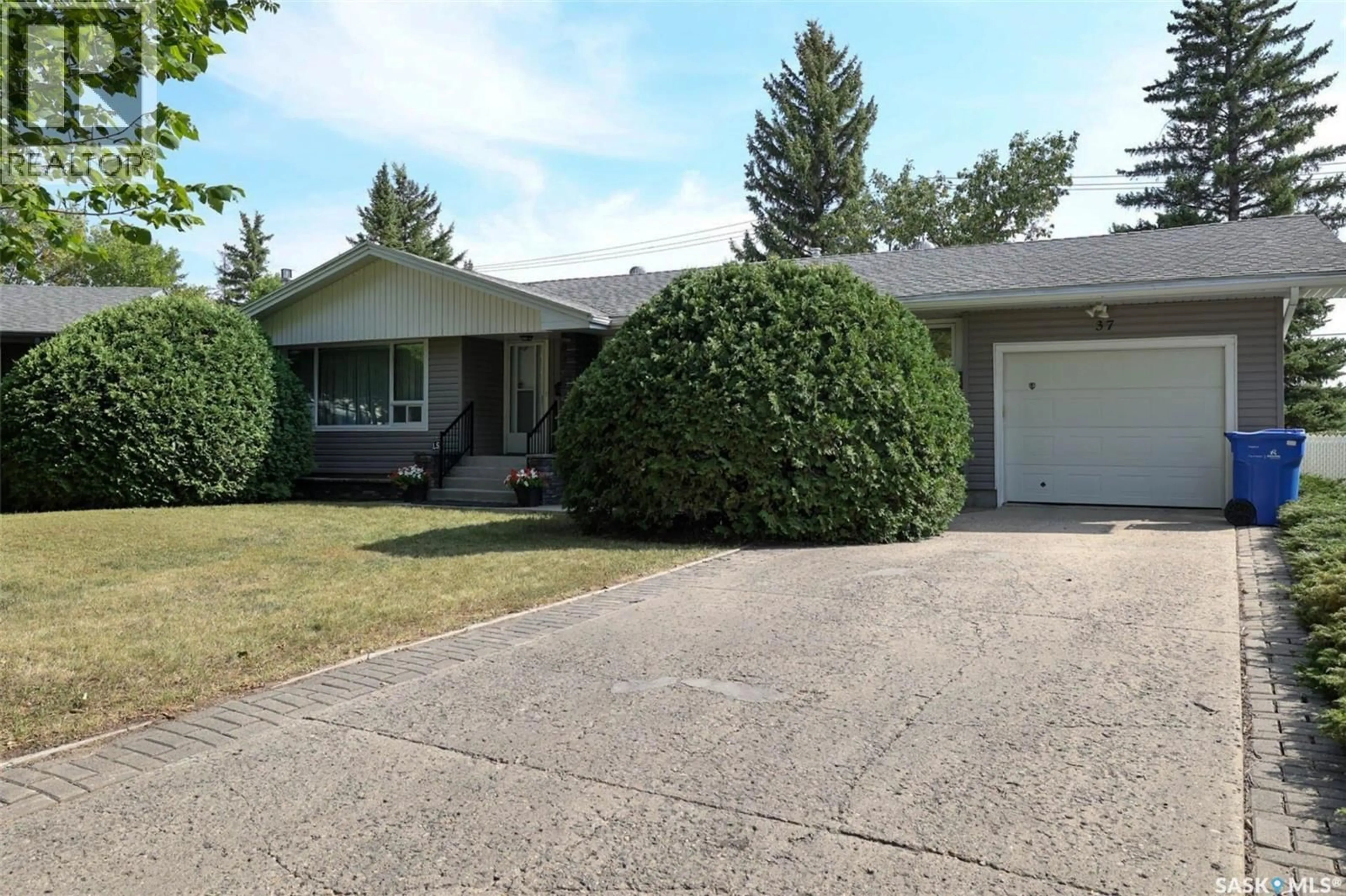 Home with vinyl exterior material, street for 37 DARKE CRESCENT, Regina Saskatchewan S4S2W5