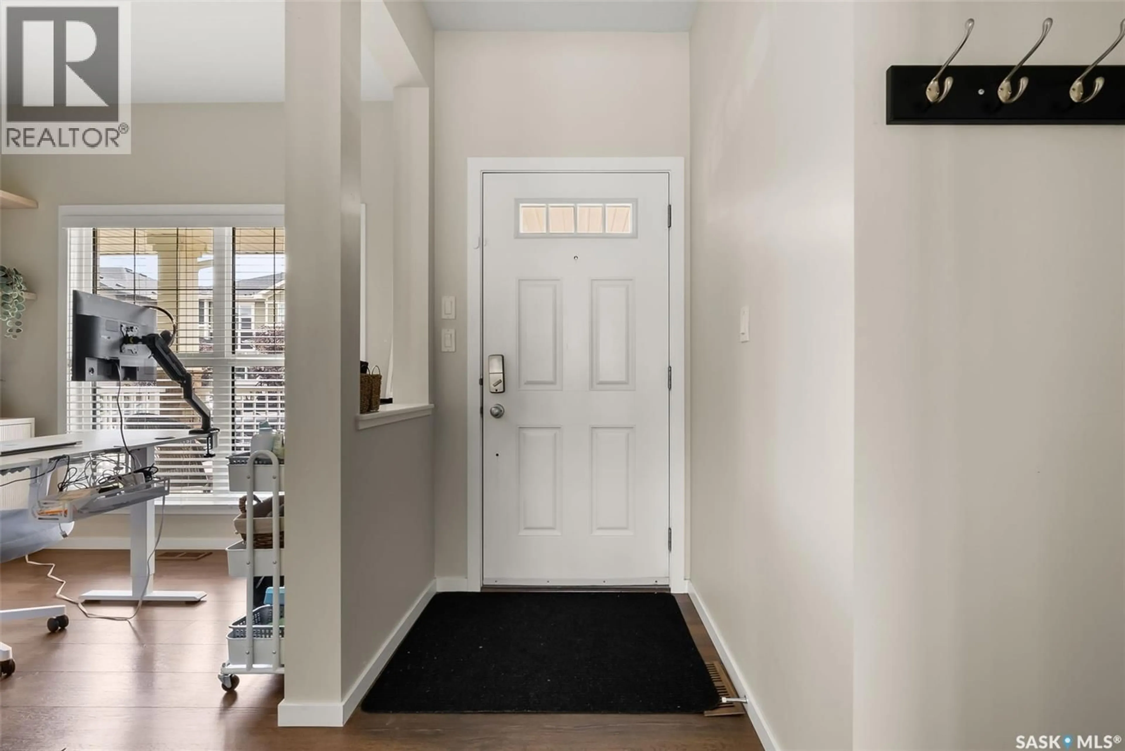Indoor entryway for E - 5400 GREEN SILVERBERRY DRIVE, Regina Saskatchewan S4V3M4