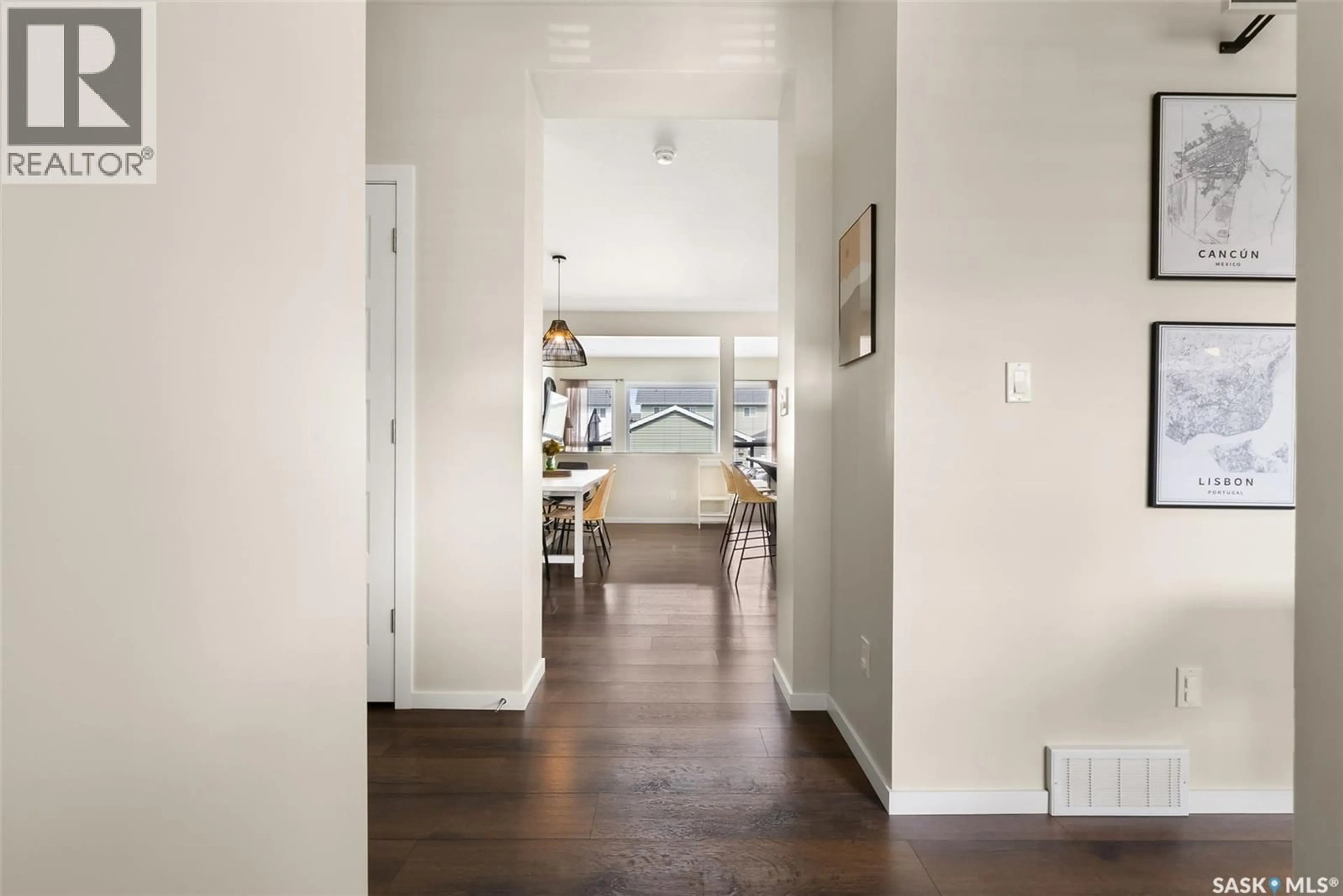 Indoor entryway for E - 5400 GREEN SILVERBERRY DRIVE, Regina Saskatchewan S4V3M4