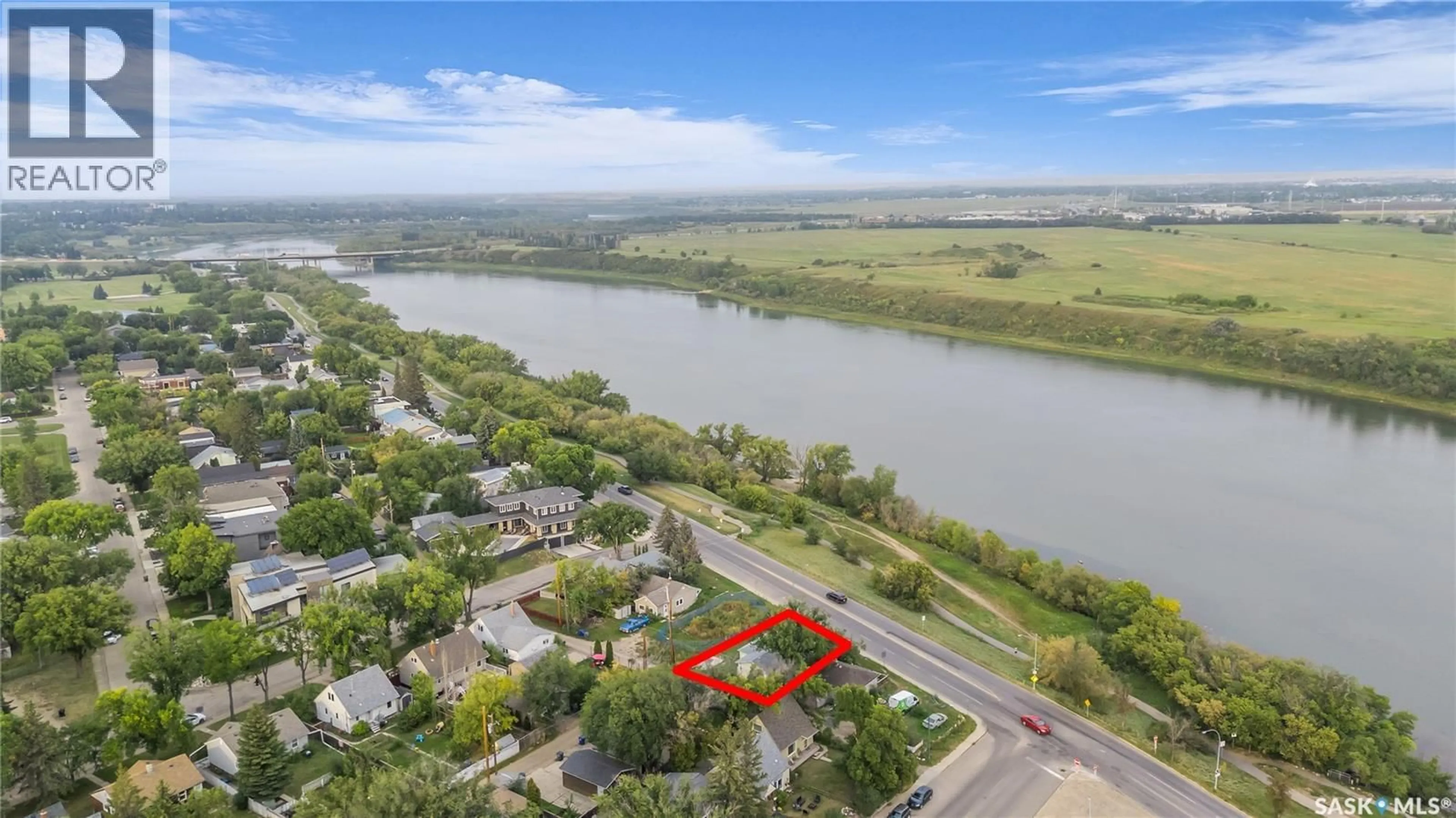 A pic from outside/outdoor area/front of a property/back of a property/a pic from drone, water/lake/river/ocean view for 1203 SPADINA CRESCENT, Saskatoon Saskatchewan S7K3J1