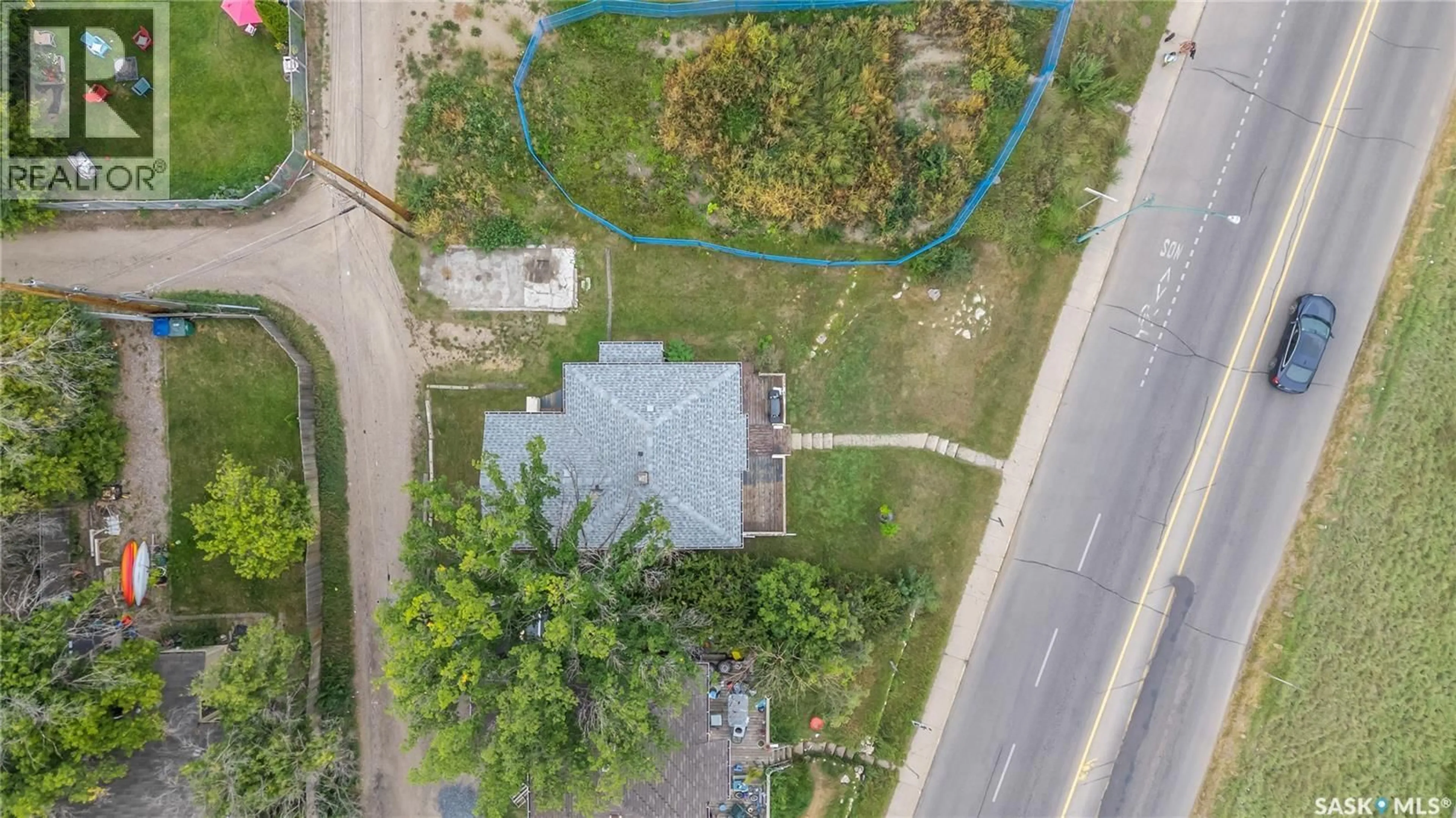 A pic from outside/outdoor area/front of a property/back of a property/a pic from drone, street for 1203 SPADINA CRESCENT, Saskatoon Saskatchewan S7K3J1