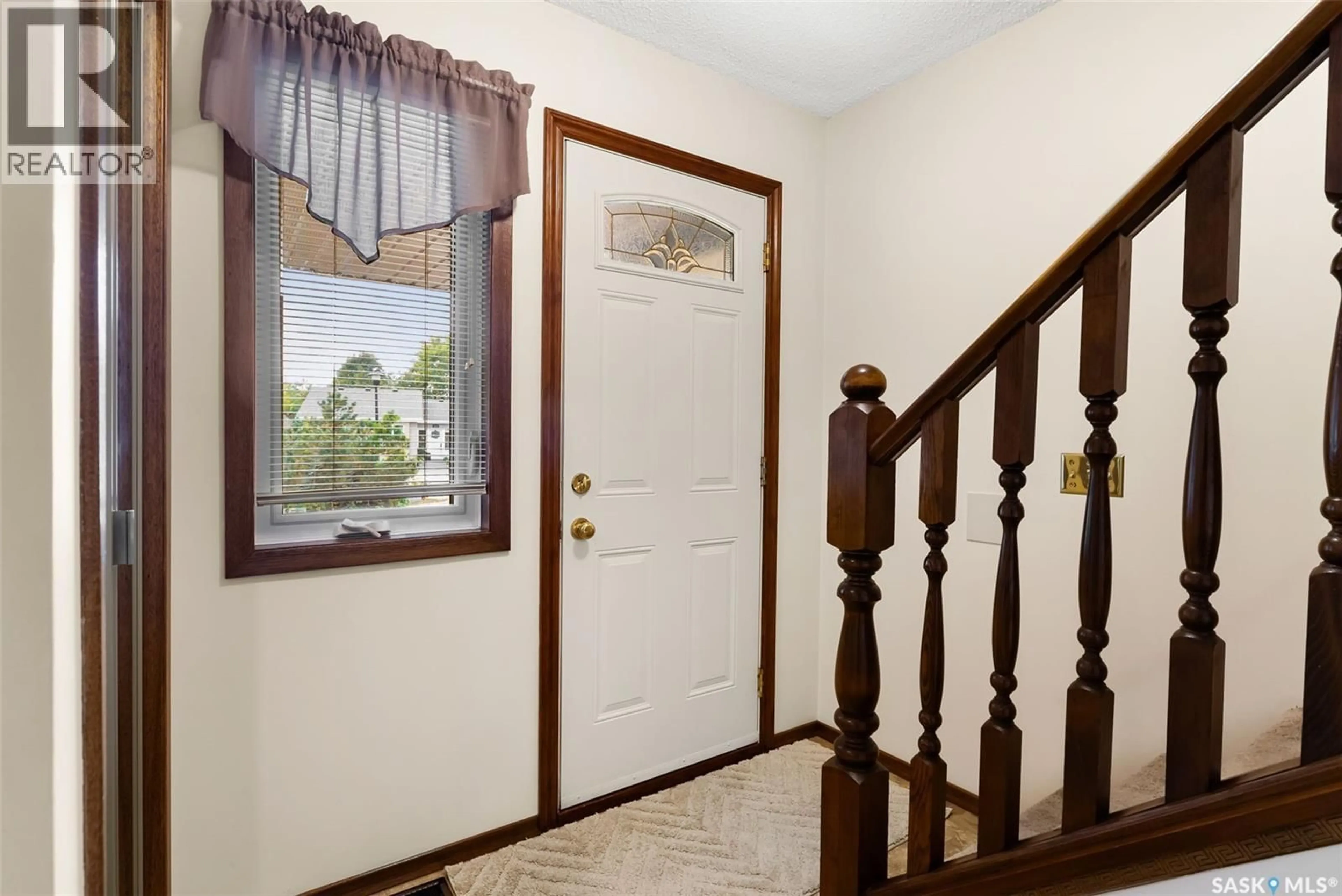 Indoor entryway for N - 1222 CATLEY BAY, Regina Saskatchewan S4X3A2