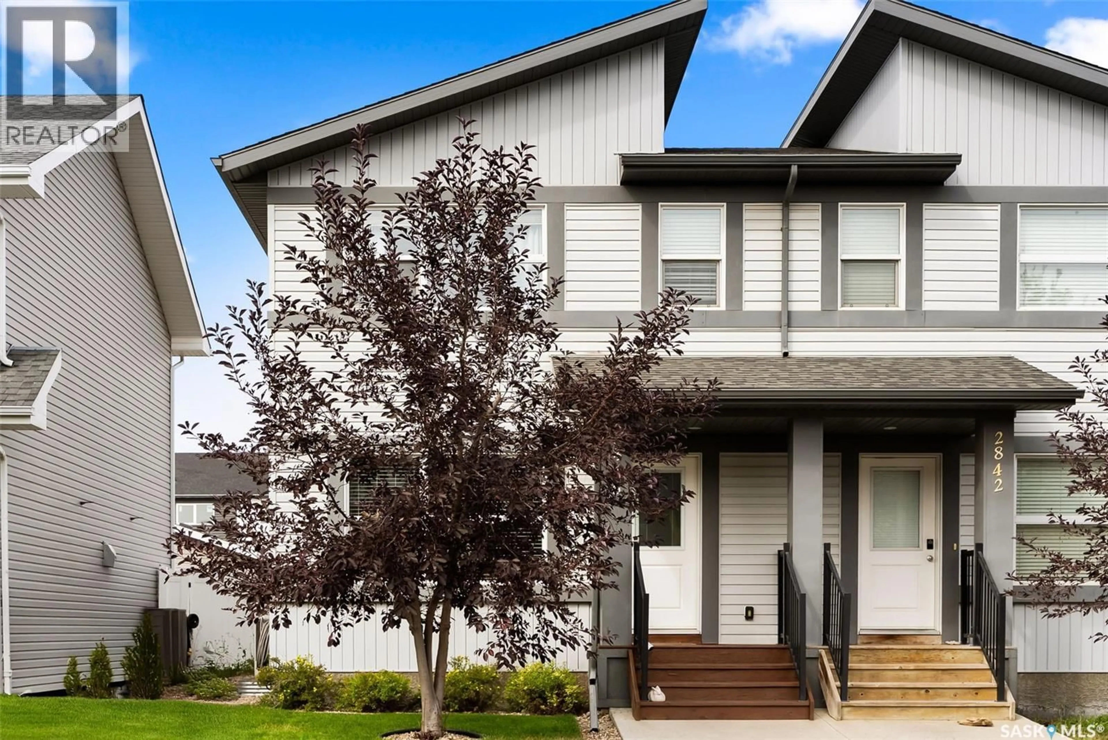Home with vinyl exterior material, street for 2846 ROCHDALE BOULEVARD, Regina Saskatchewan S4X0M6