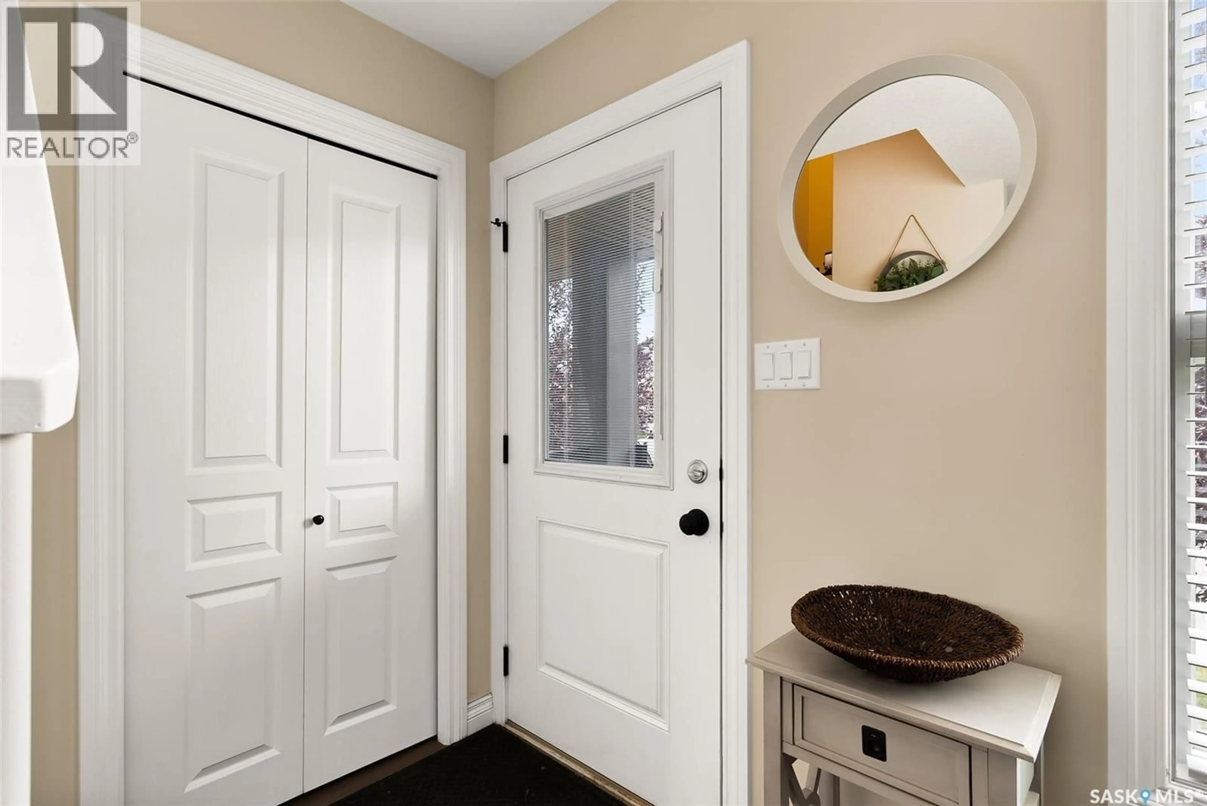 Indoor entryway for 2846 ROCHDALE BOULEVARD, Regina Saskatchewan S4X0M6