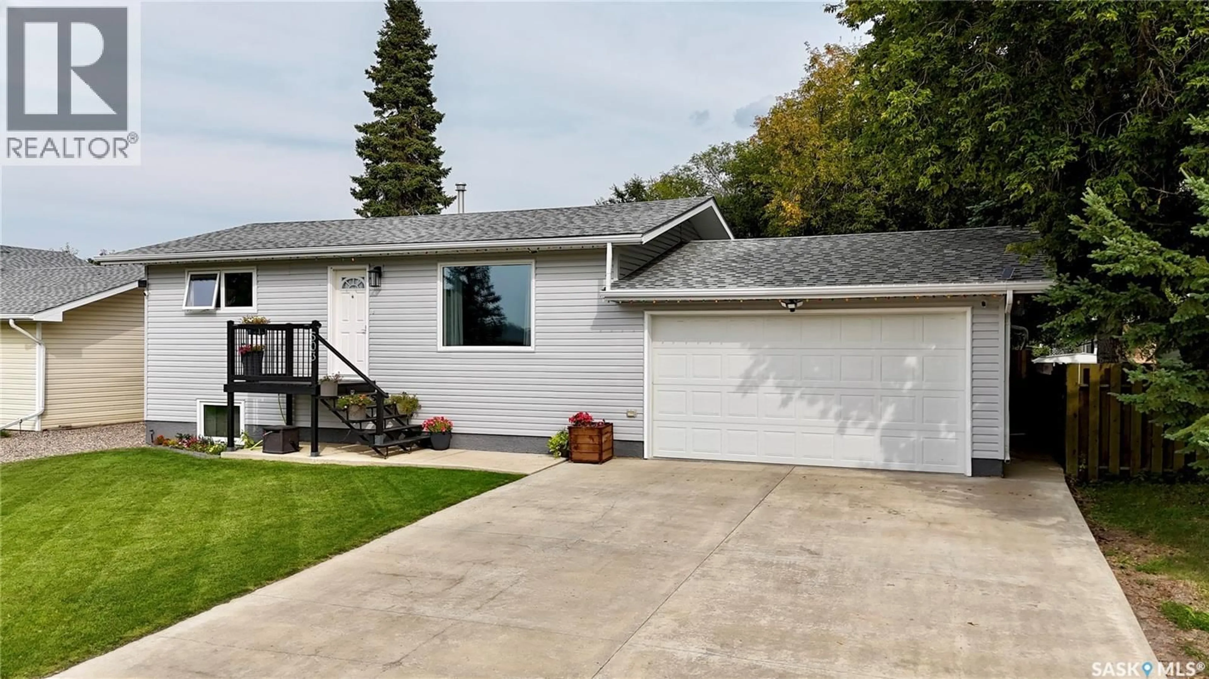 Home with vinyl exterior material, street for 503 EAST DRIVE, Esterhazy Saskatchewan S0A0X0