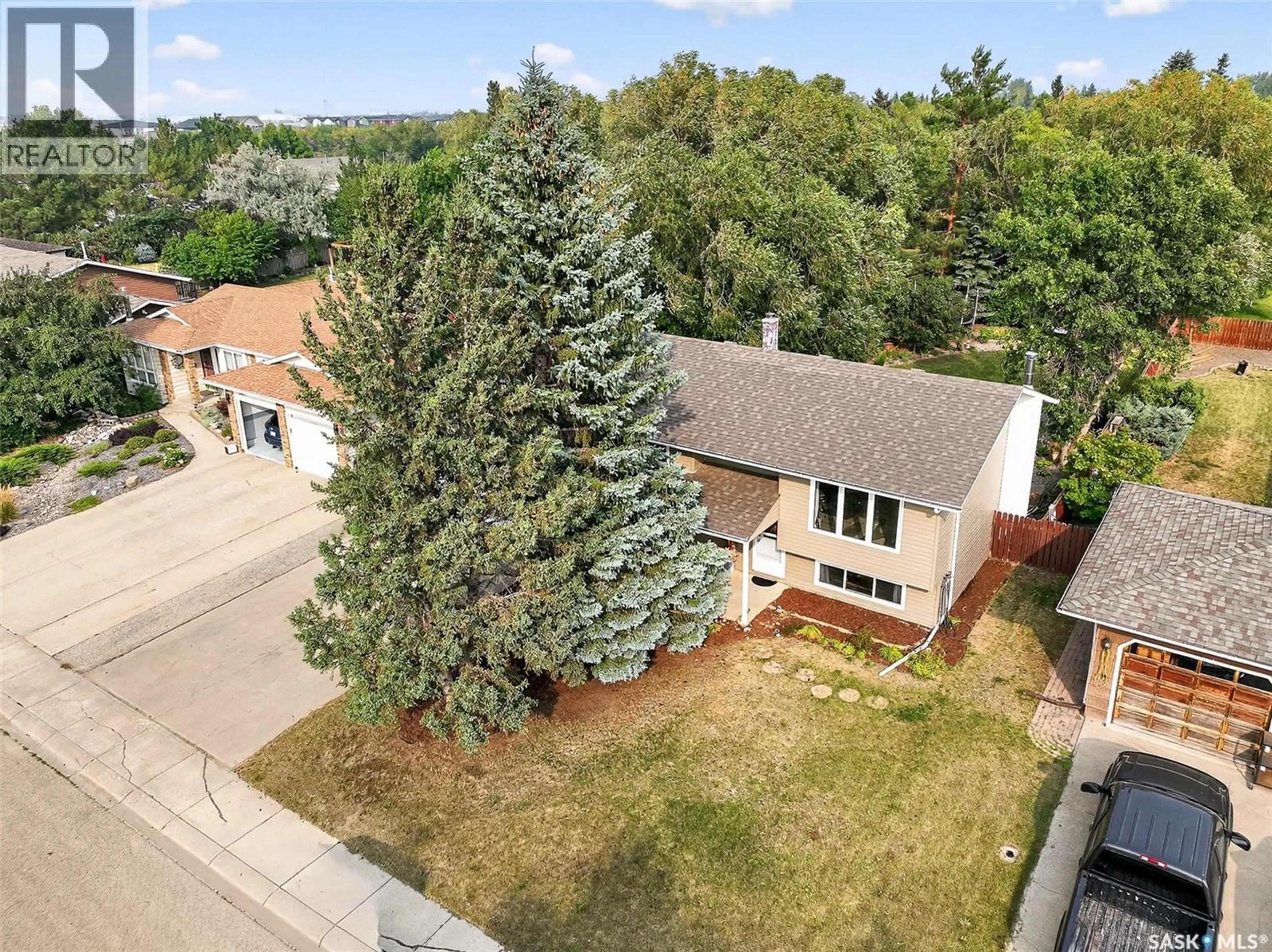 A pic from outside/outdoor area/front of a property/back of a property/a pic from drone, street for 1643 MARQUIS AVENUE, Moose Jaw Saskatchewan S6H7V3