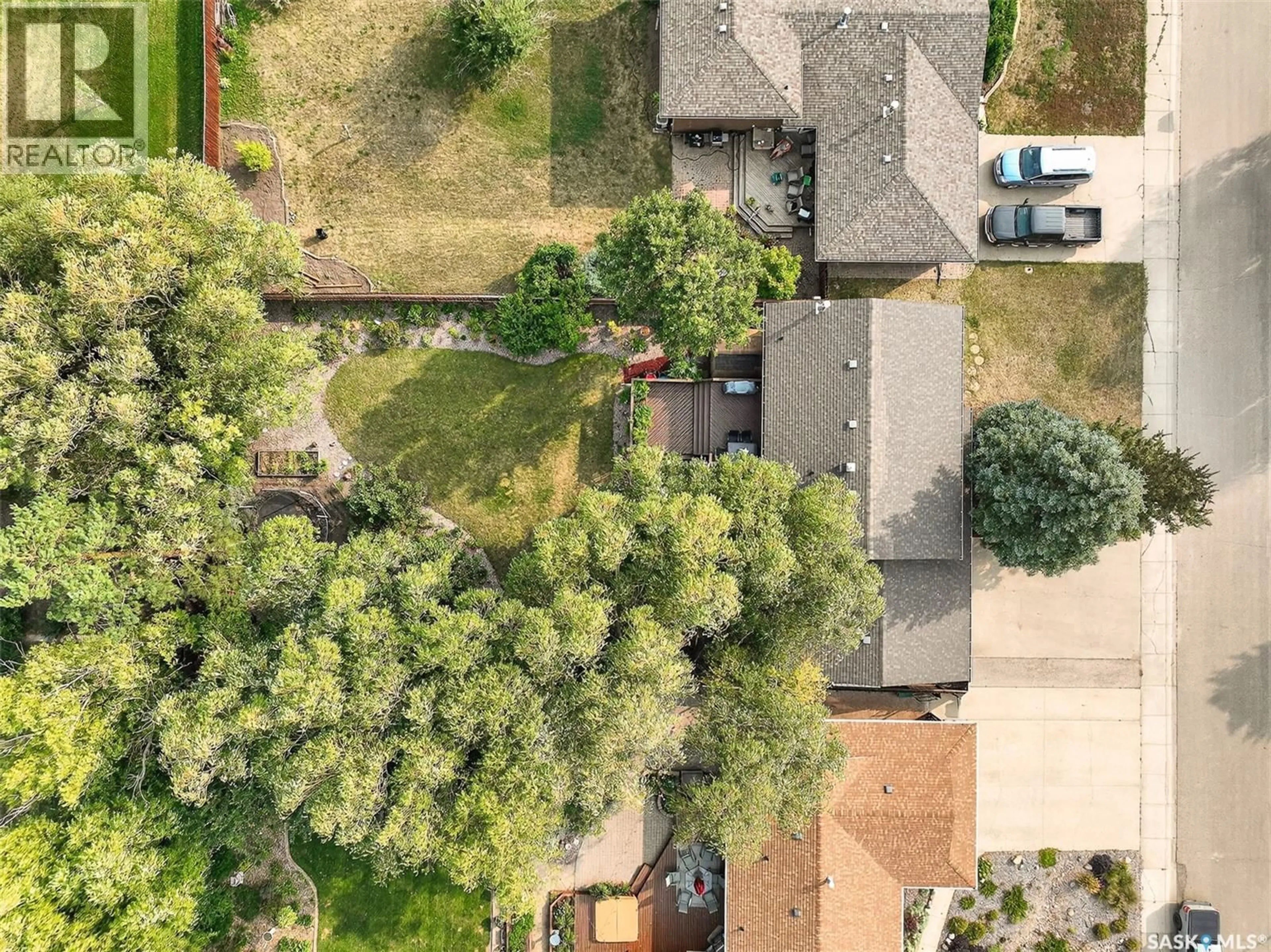 A pic from outside/outdoor area/front of a property/back of a property/a pic from drone, street for 1643 MARQUIS AVENUE, Moose Jaw Saskatchewan S6H7V3