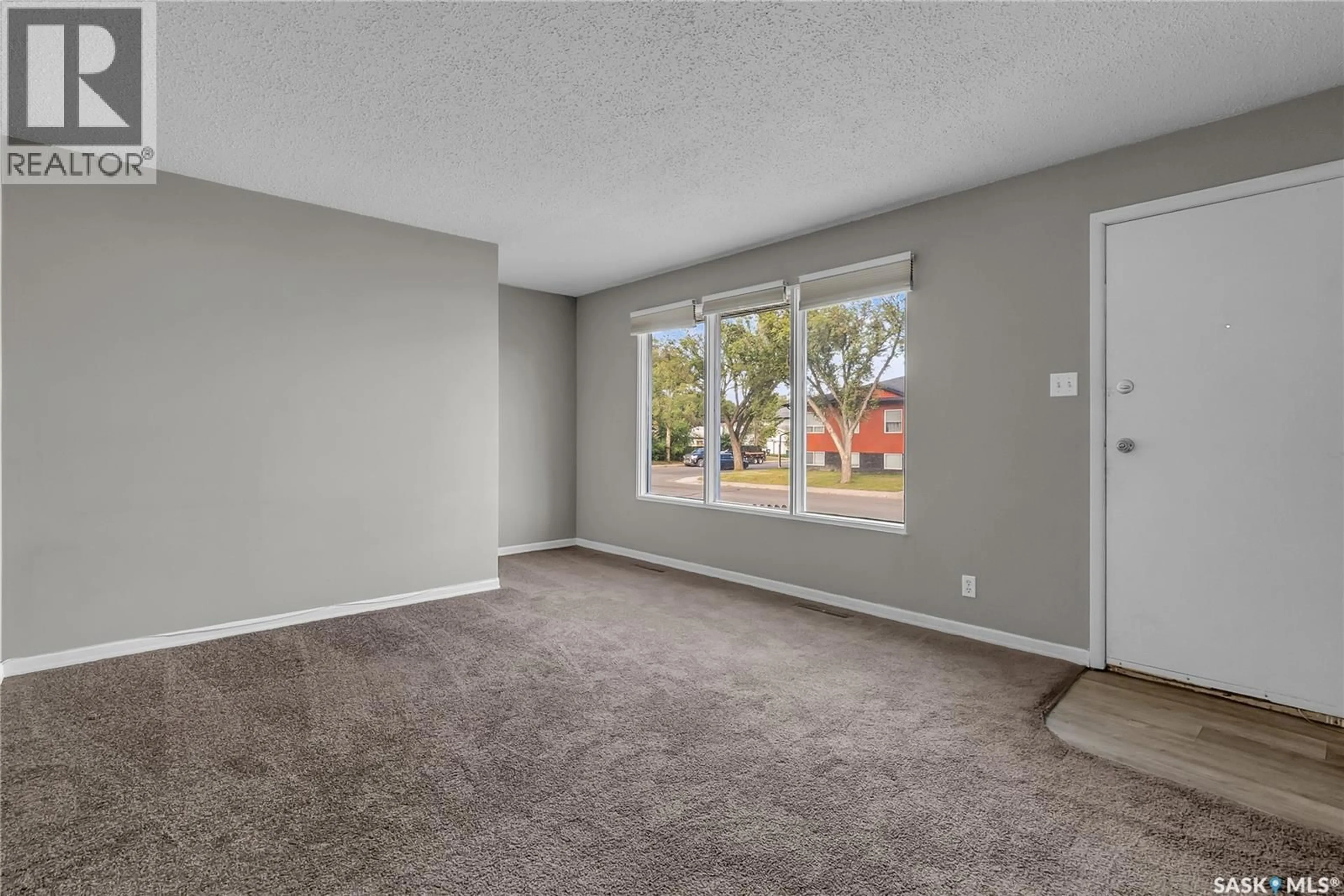 A pic of a room for 1729 C AVENUE, Saskatoon Saskatchewan S7L1L6