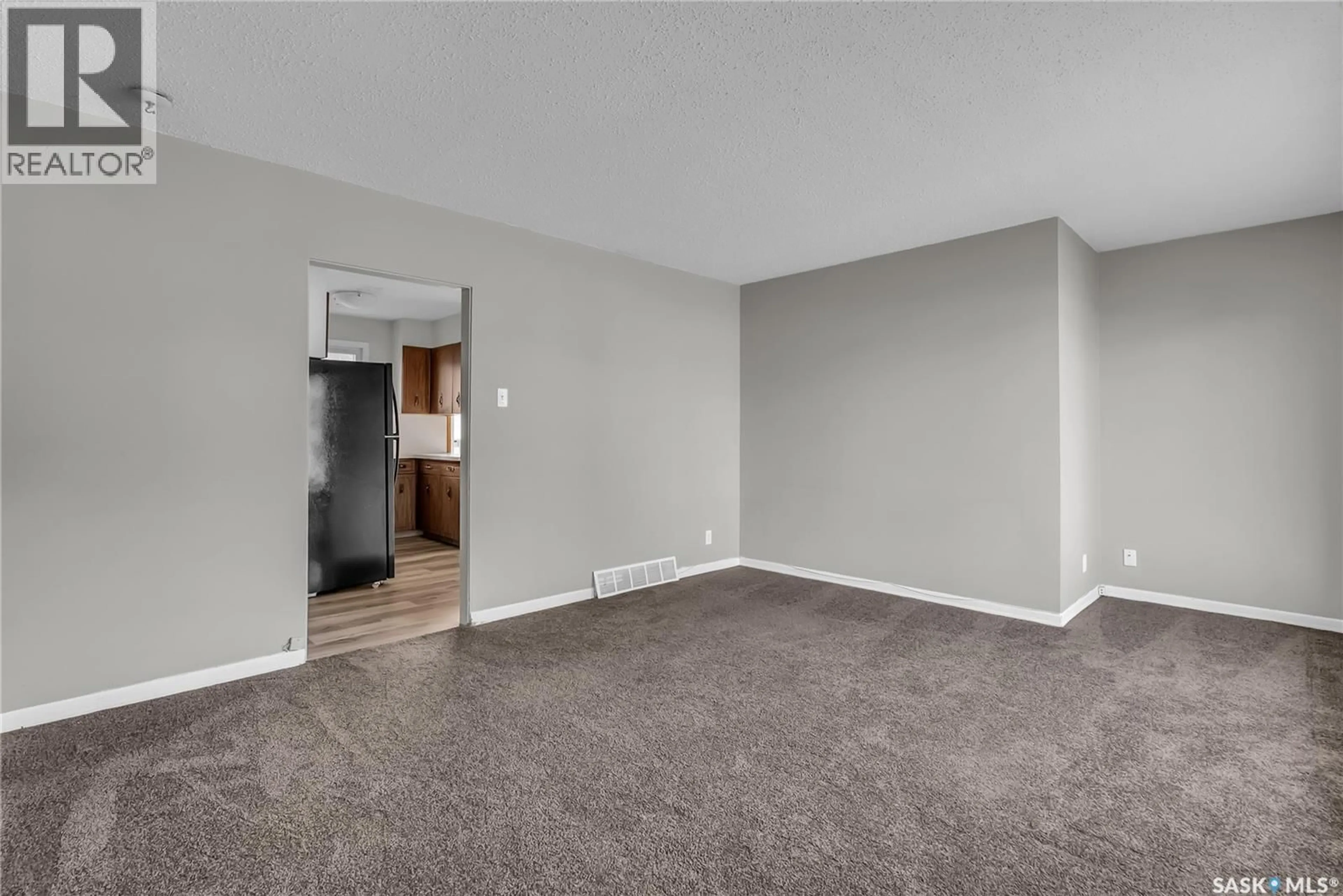 A pic of a room for 1729 C AVENUE, Saskatoon Saskatchewan S7L1L6