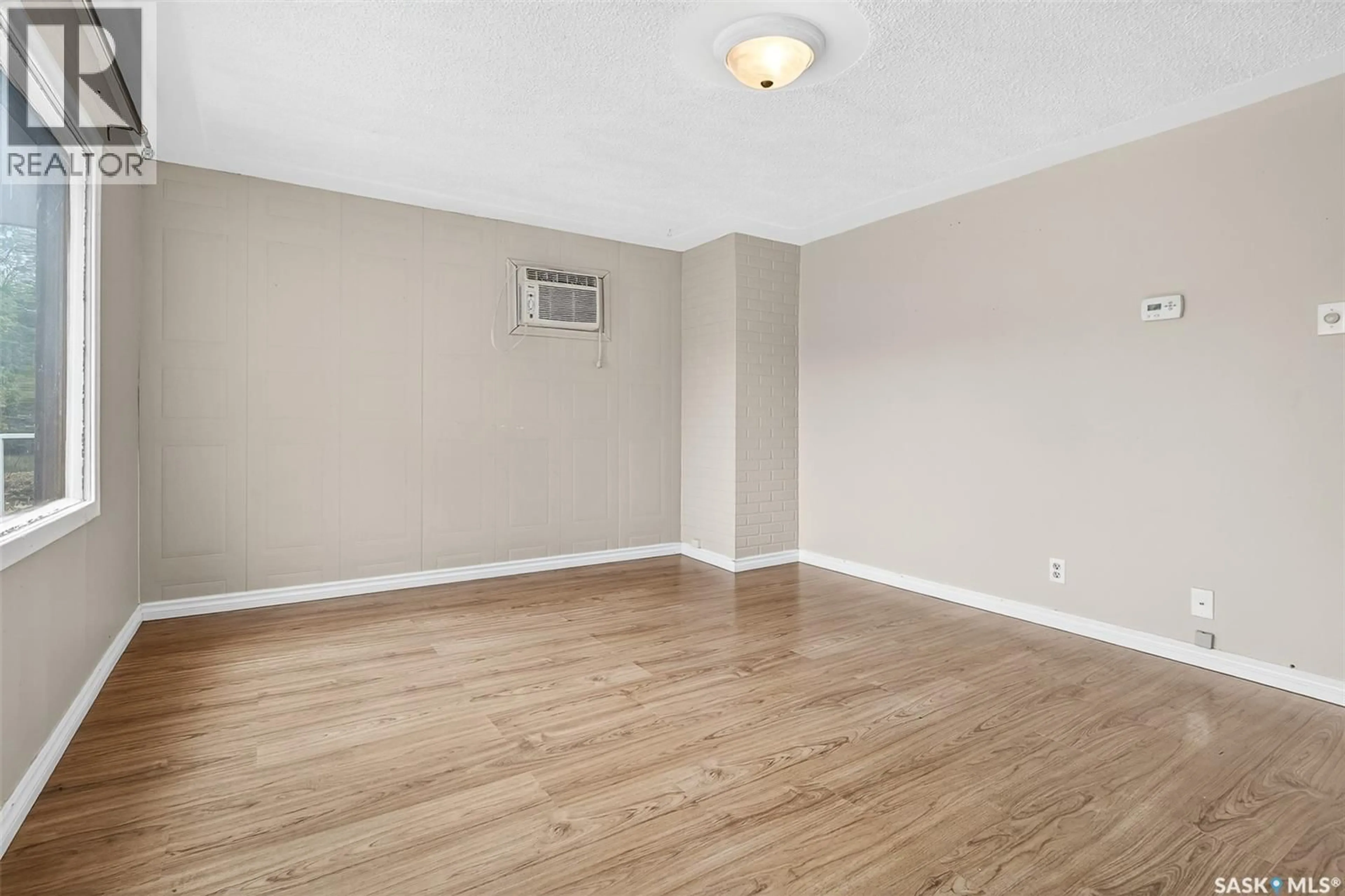 A pic of a room for 1008 LILLOOET STREET, Moose Jaw Saskatchewan S6H5B8