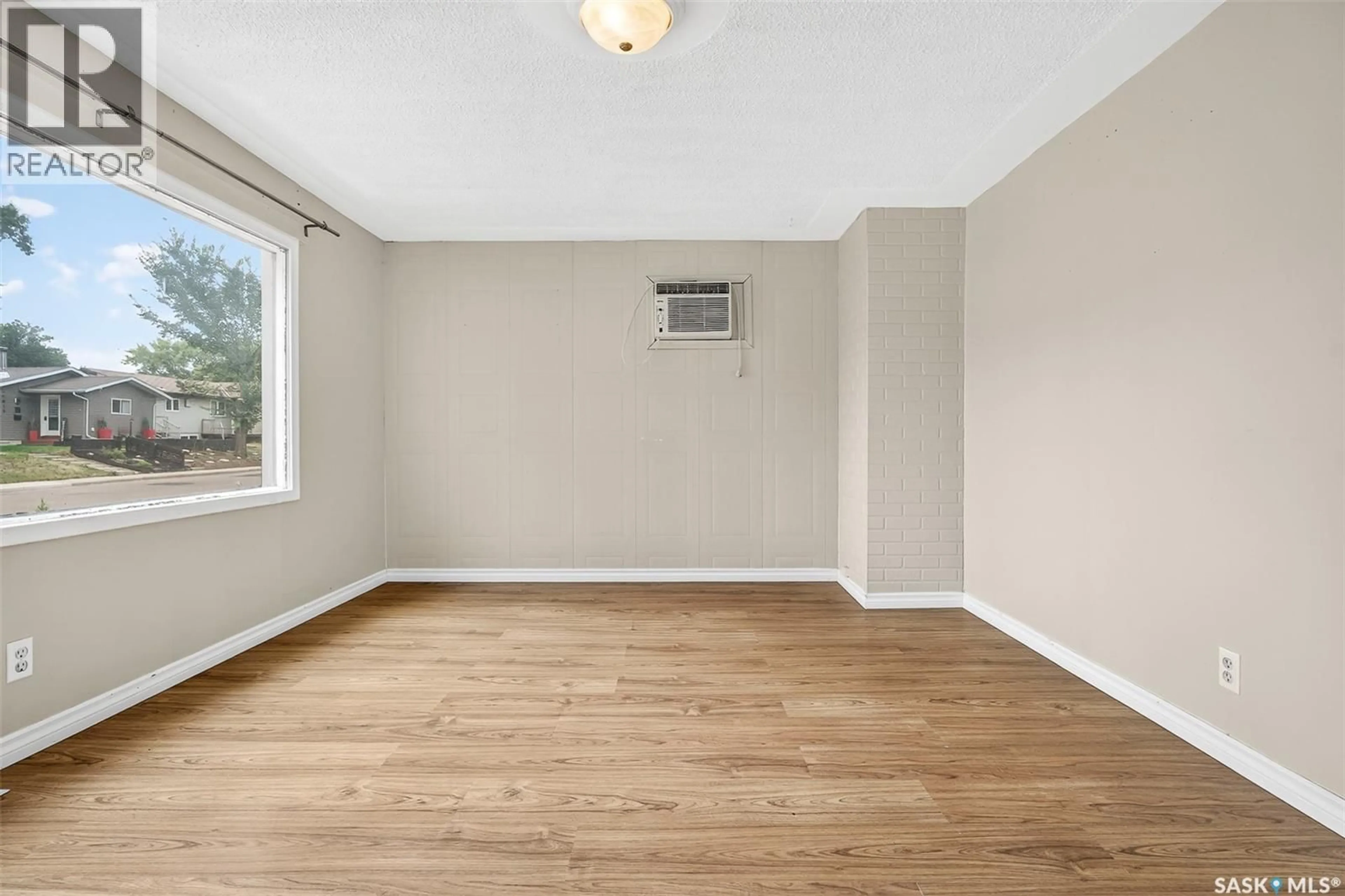 A pic of a room for 1008 LILLOOET STREET, Moose Jaw Saskatchewan S6H5B8