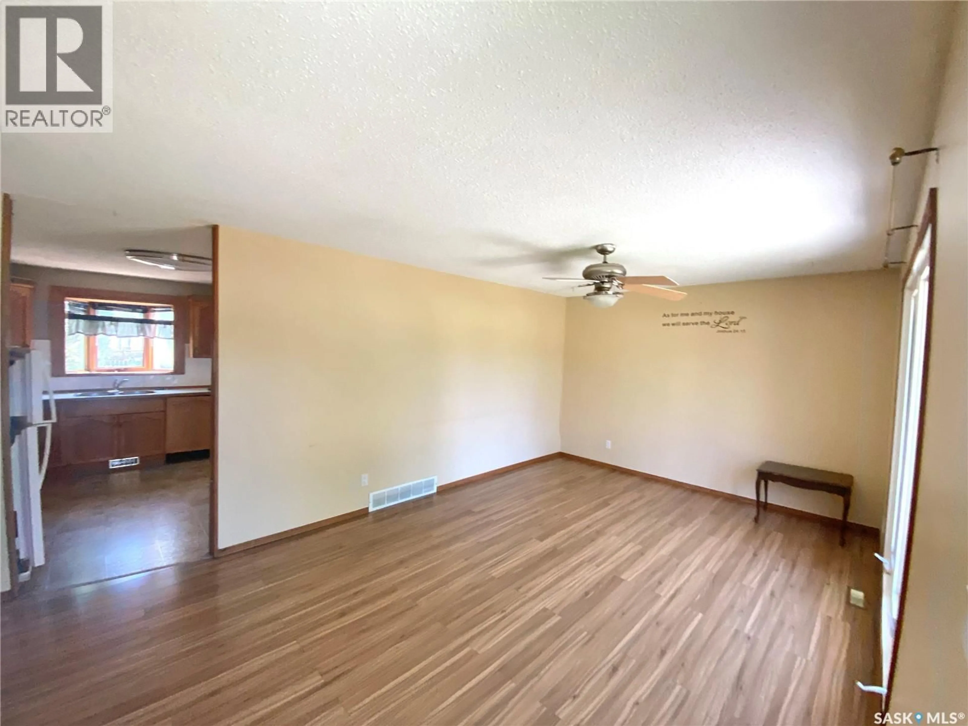 A pic of a room for 216 3RD STREET, Frontier Saskatchewan S0N0W0