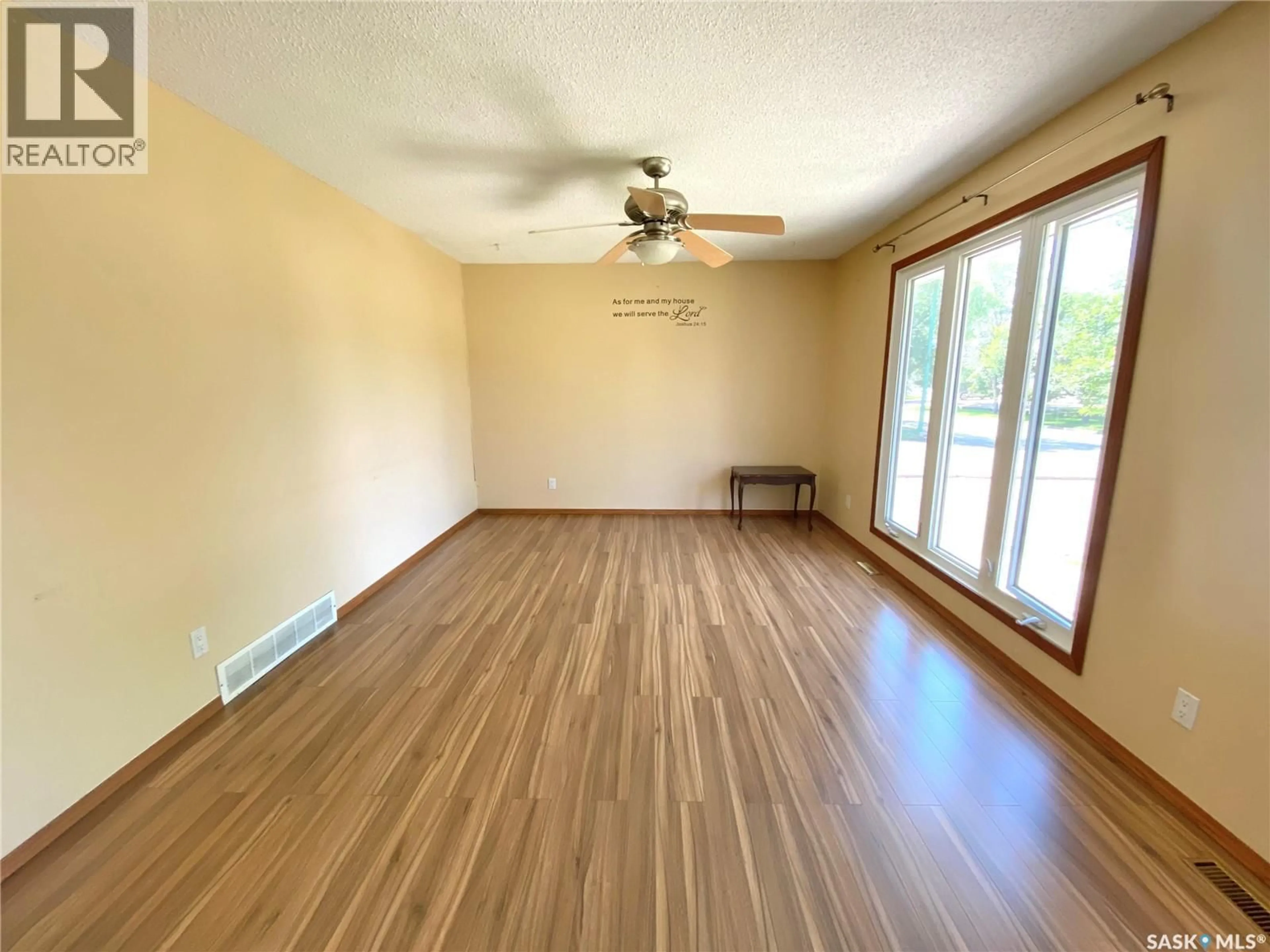 A pic of a room for 216 3RD STREET, Frontier Saskatchewan S0N0W0