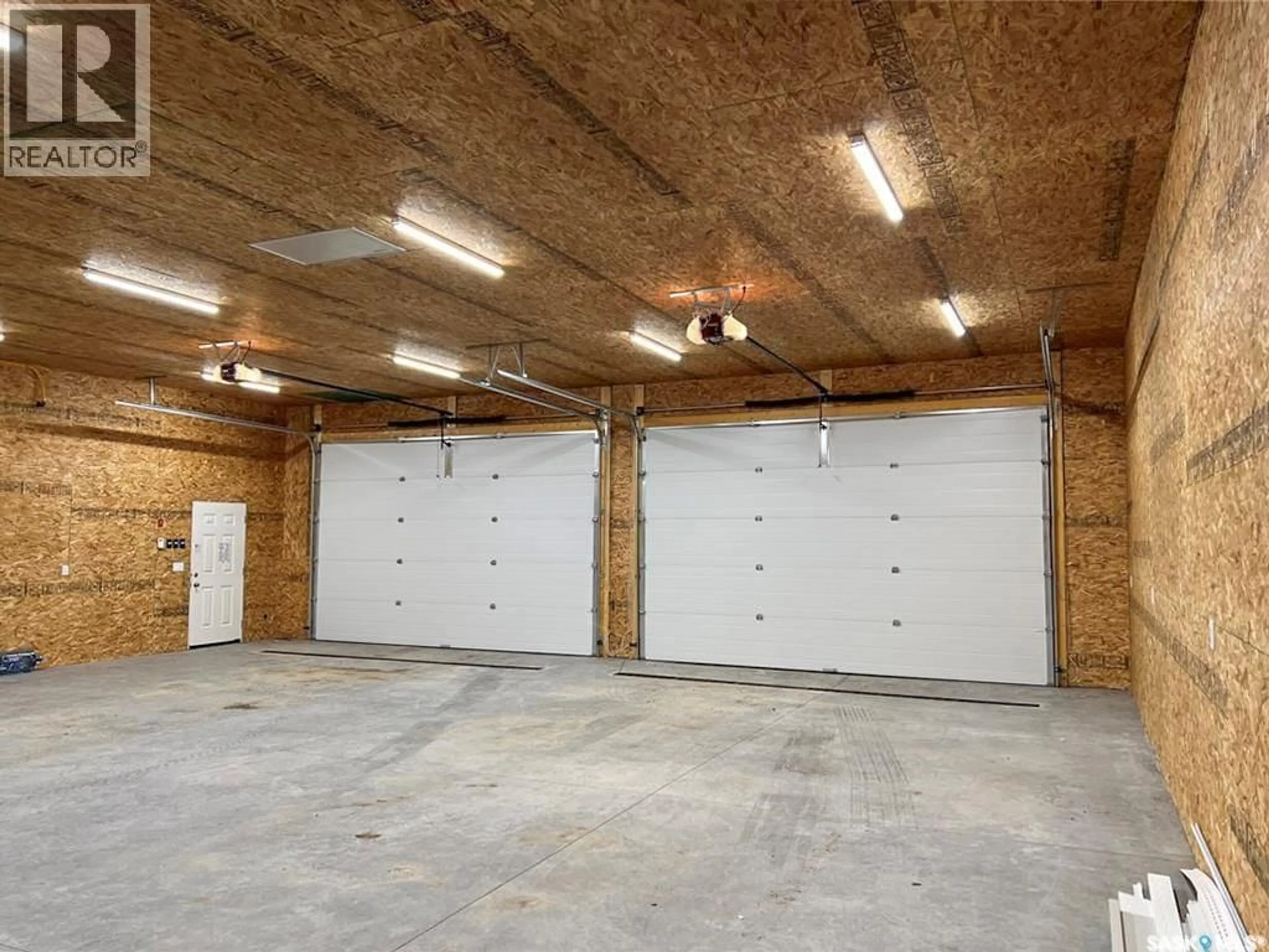 Indoor garage for 18 CRANBERRY CREEK CRESCENT, Candle Lake Saskatchewan S0J3E0