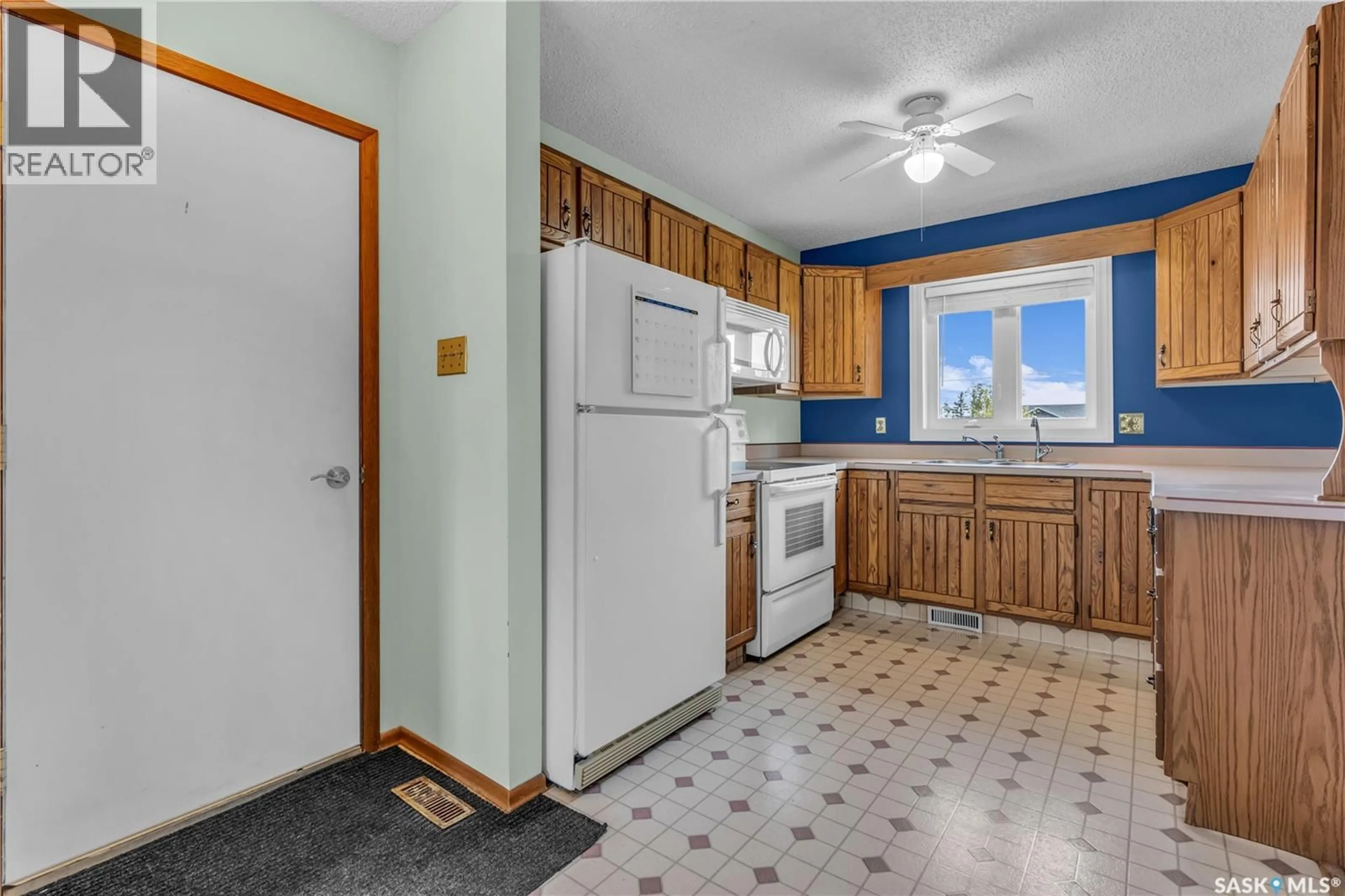 Standard kitchen, ceramic/tile floor for 305 3RD AVENUE, Edenwold Saskatchewan S0G1K0