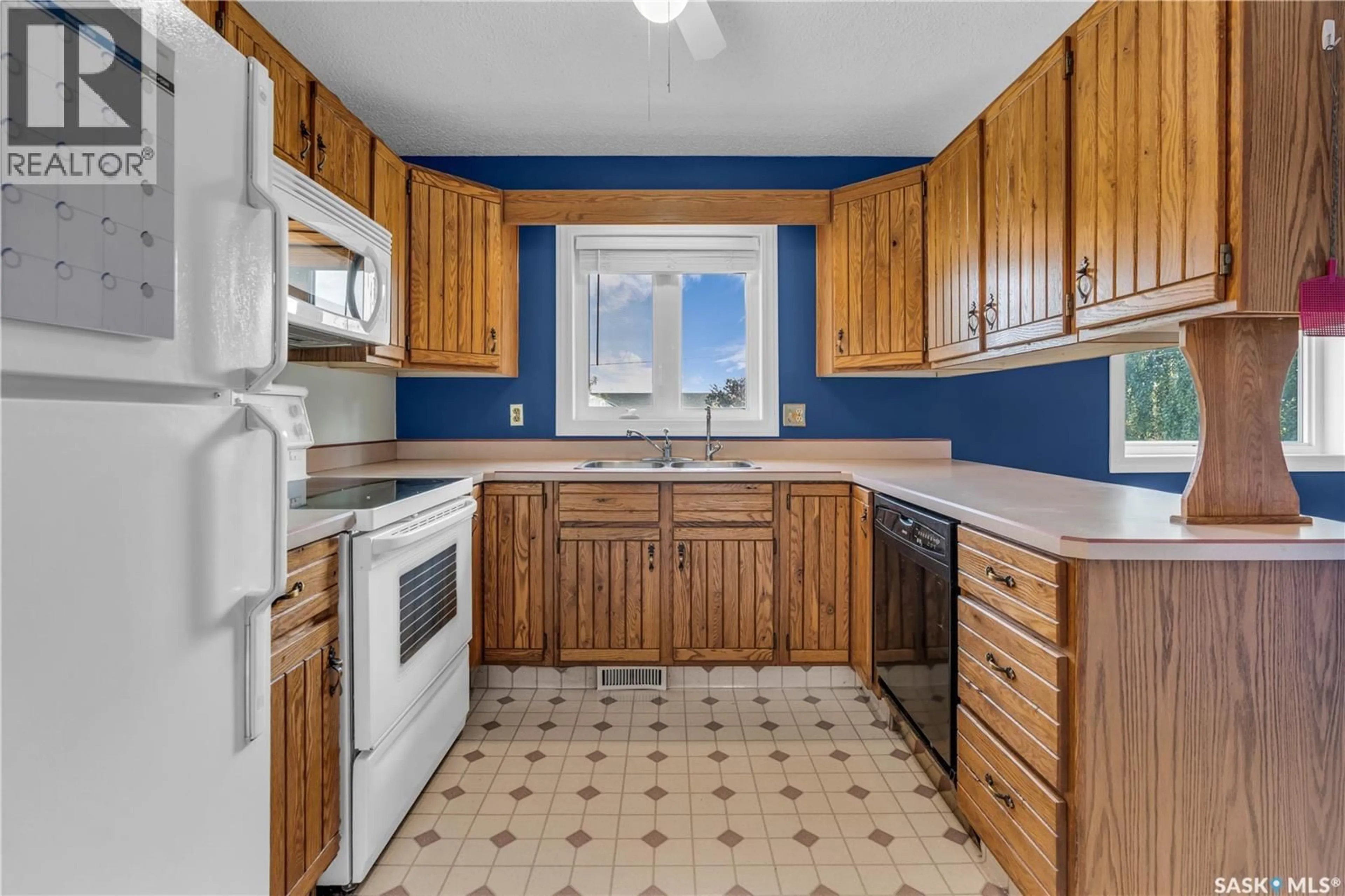 Standard kitchen, ceramic/tile floor for 305 3RD AVENUE, Edenwold Saskatchewan S0G1K0