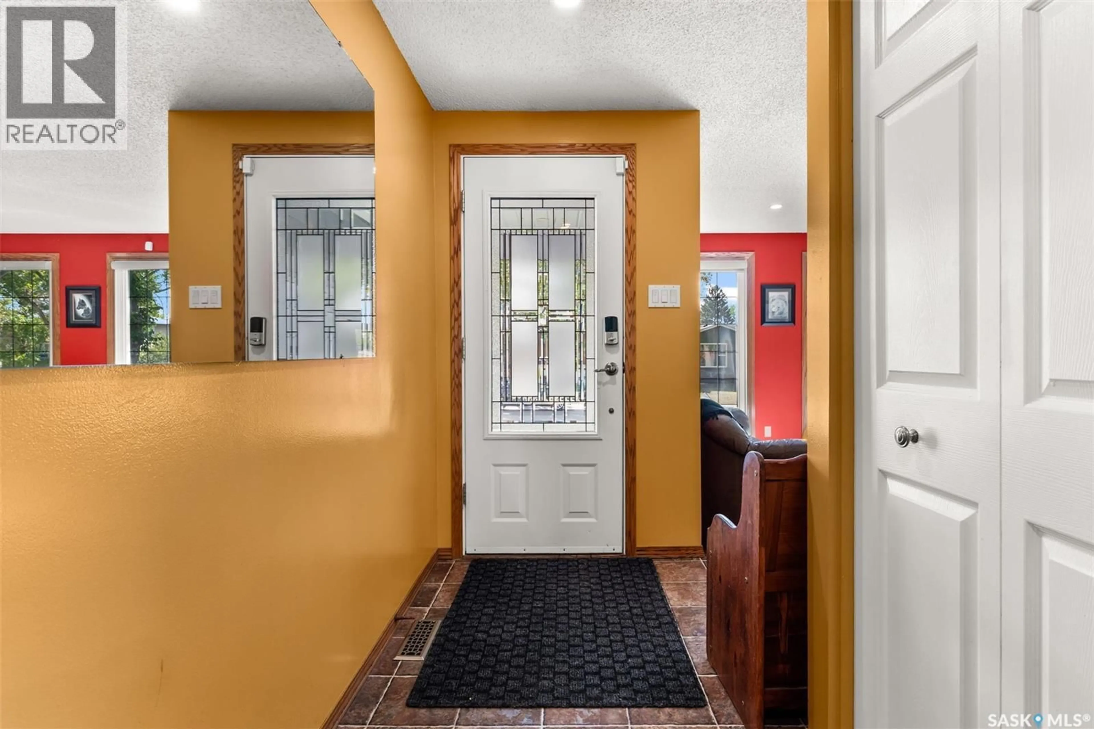 Indoor entryway for 343 FAIRVIEW ROAD, Regina Saskatchewan S4R6W2