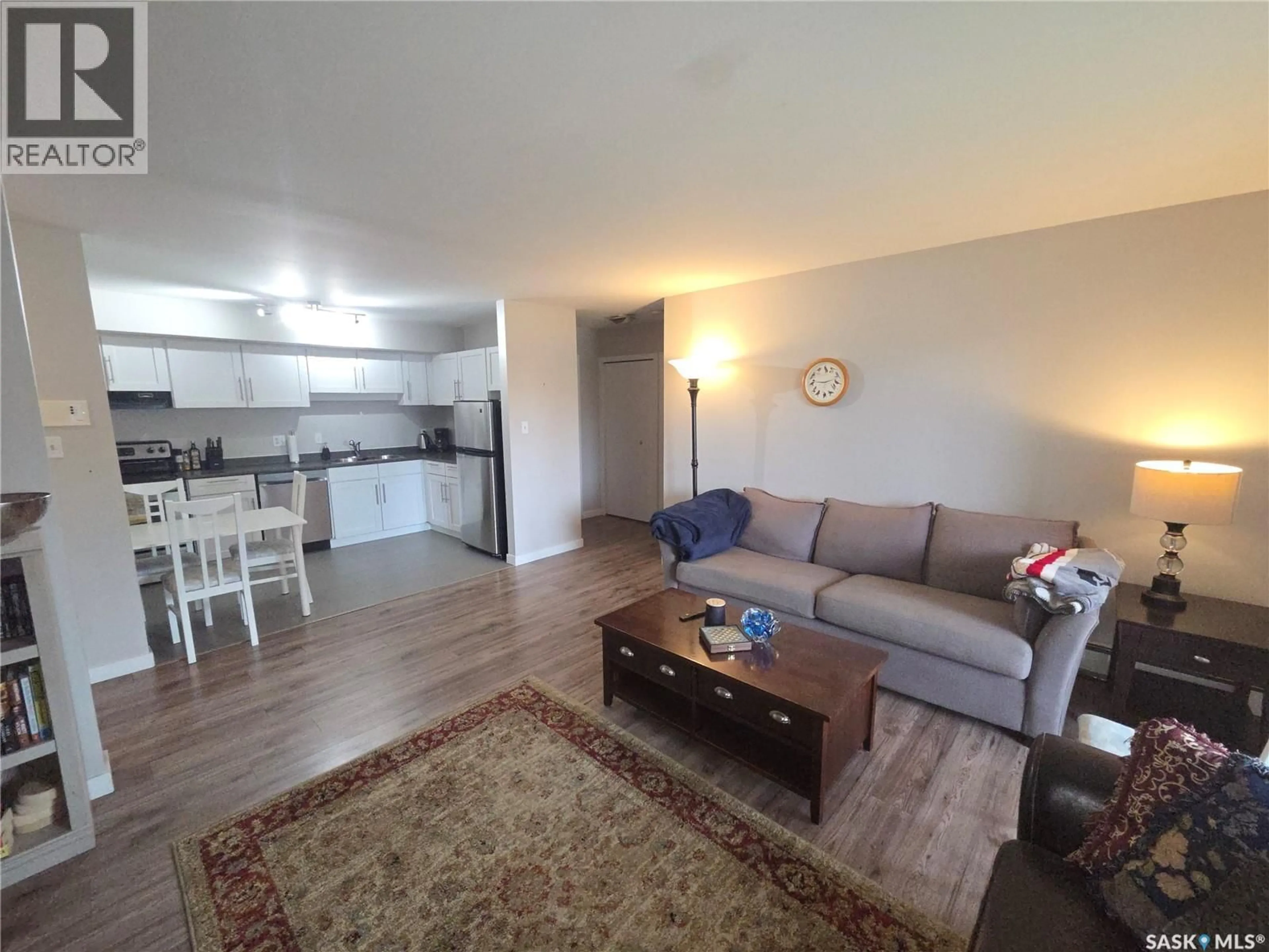 Living room with furniture, wood/laminate floor for 102 275 KINGSMERE BOULEVARD, Saskatoon Saskatchewan S7J4J6