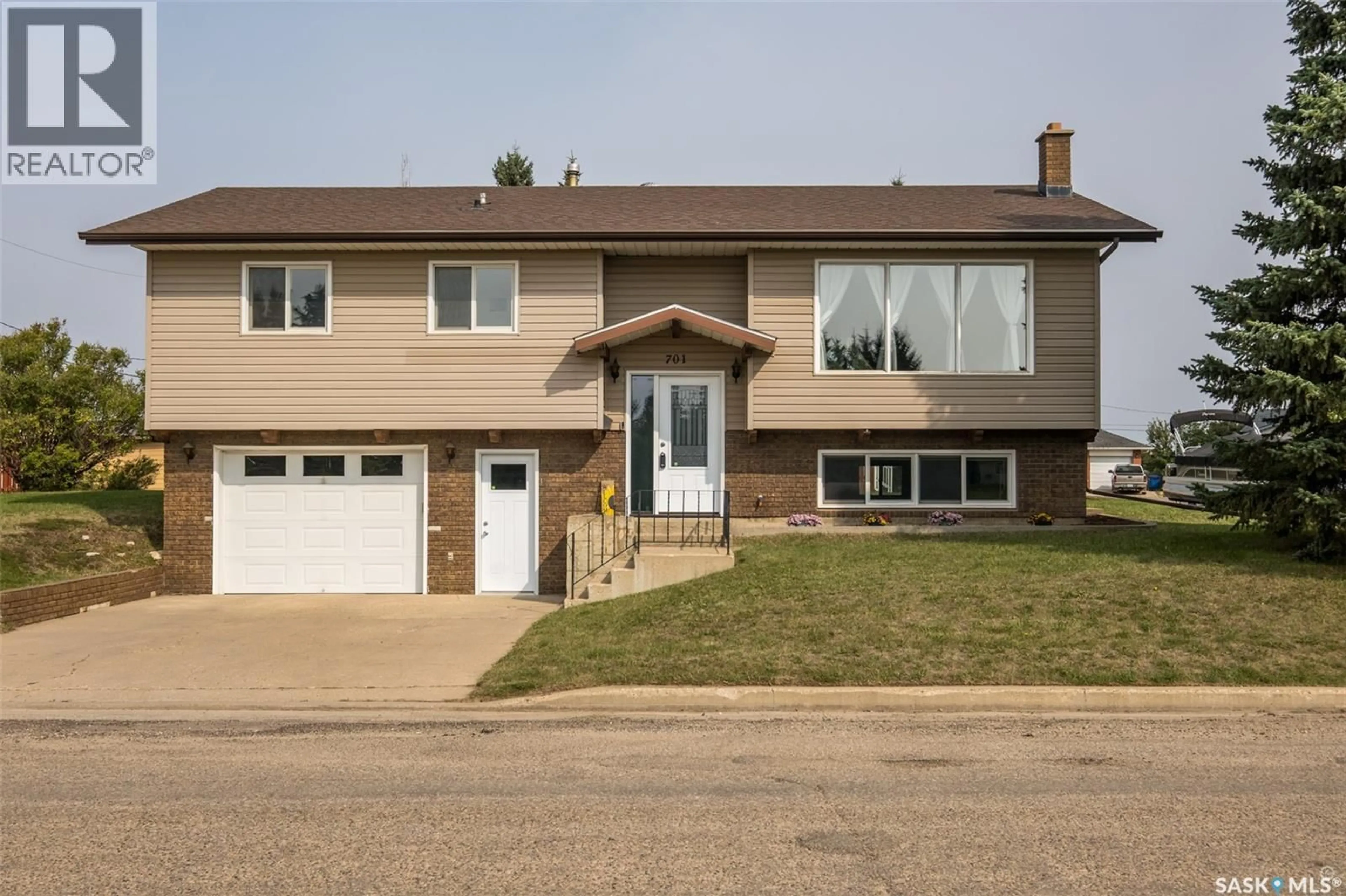 Home with vinyl exterior material, street for 701 NORTHRIDGE COURT, Shellbrook Saskatchewan S0J2E0