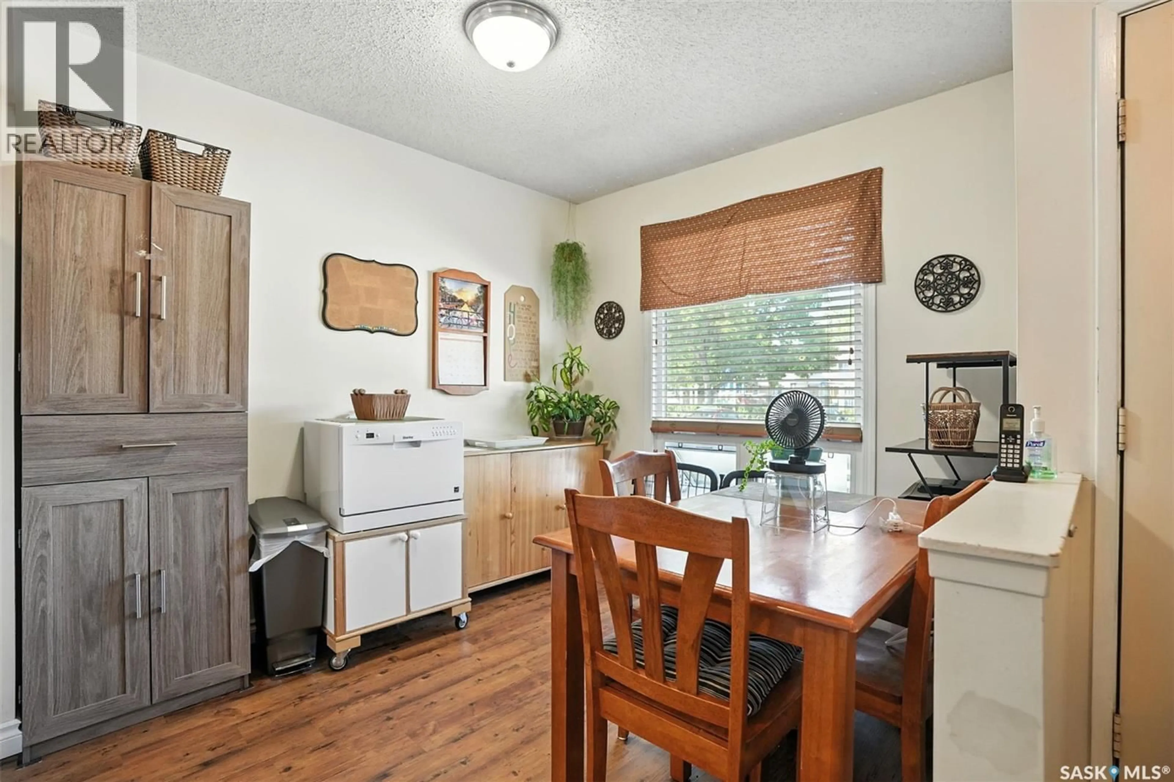 Standard kitchen, unknown for 1128 - 146 MCKERCHER DRIVE, Saskatoon Saskatchewan S7H4Y7