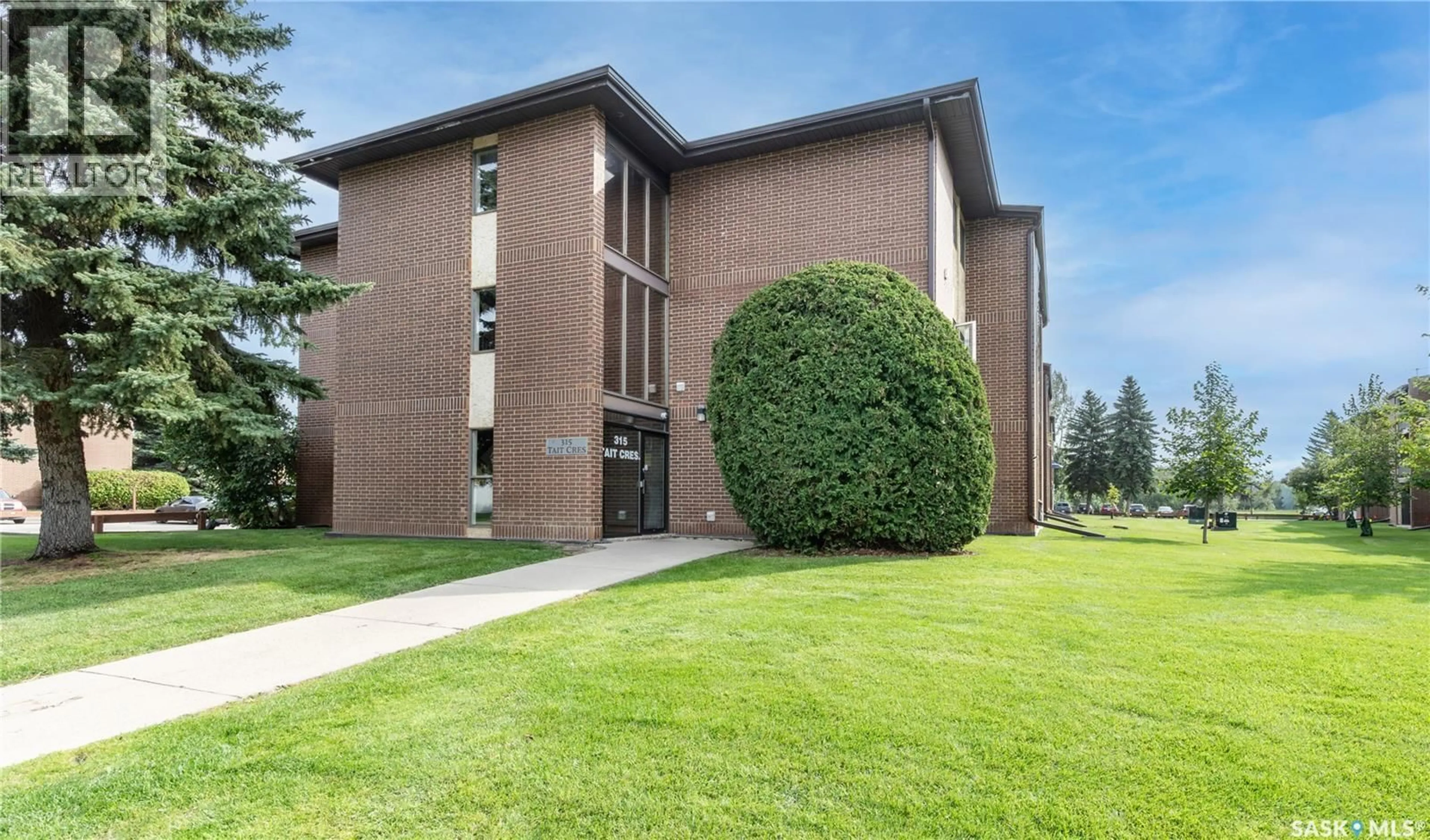 Indoor foyer for 315 - 305 TAIT CRESCENT, Saskatoon Saskatchewan S7H5L6