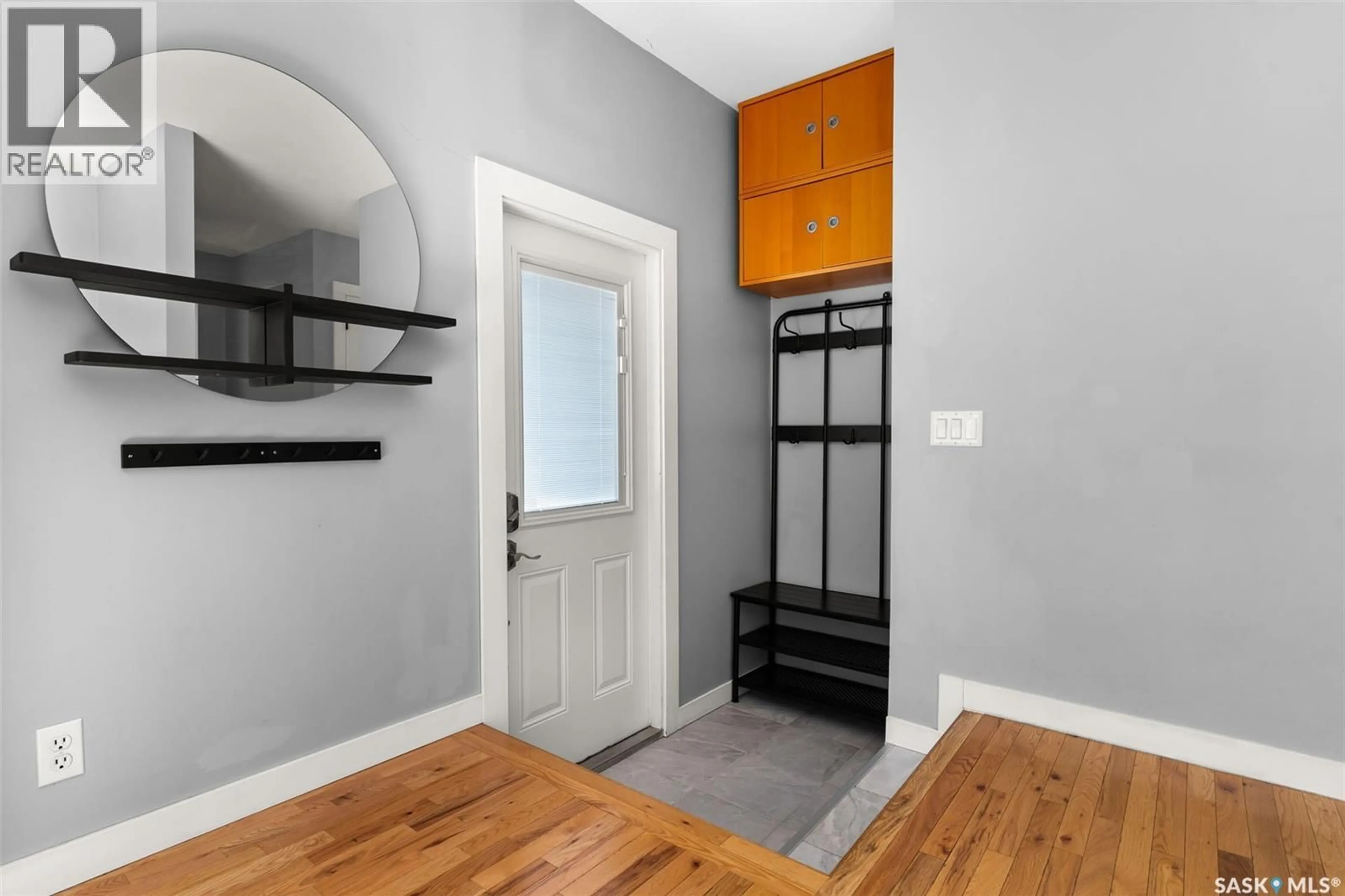 Indoor entryway for 2941 WASCANA STREET, Regina Saskatchewan S4S2G7