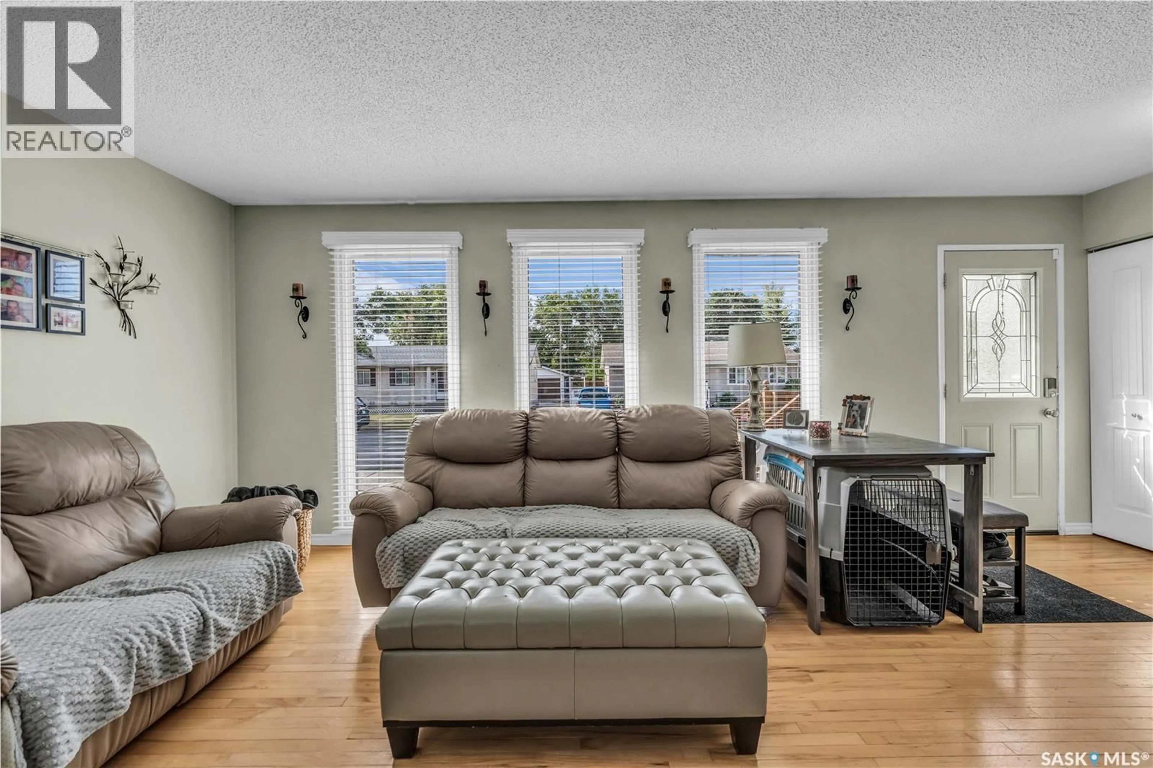 Living room with furniture, unknown for 34 SCRIVENER CRESCENT, Regina Saskatchewan S4N4V7