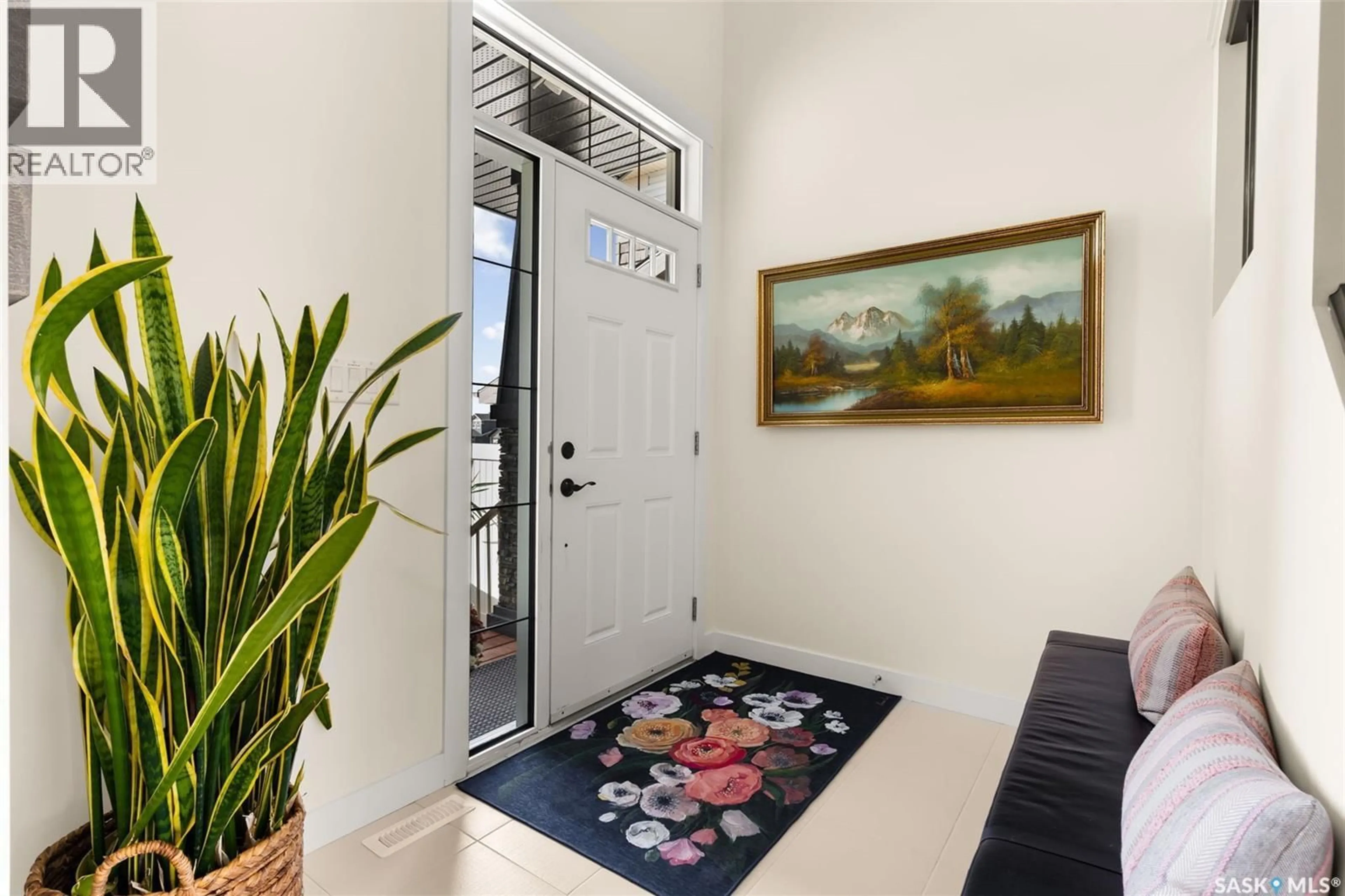 Indoor entryway for 5428 GREEN APPLE DRIVE, Regina Saskatchewan S4V3M8