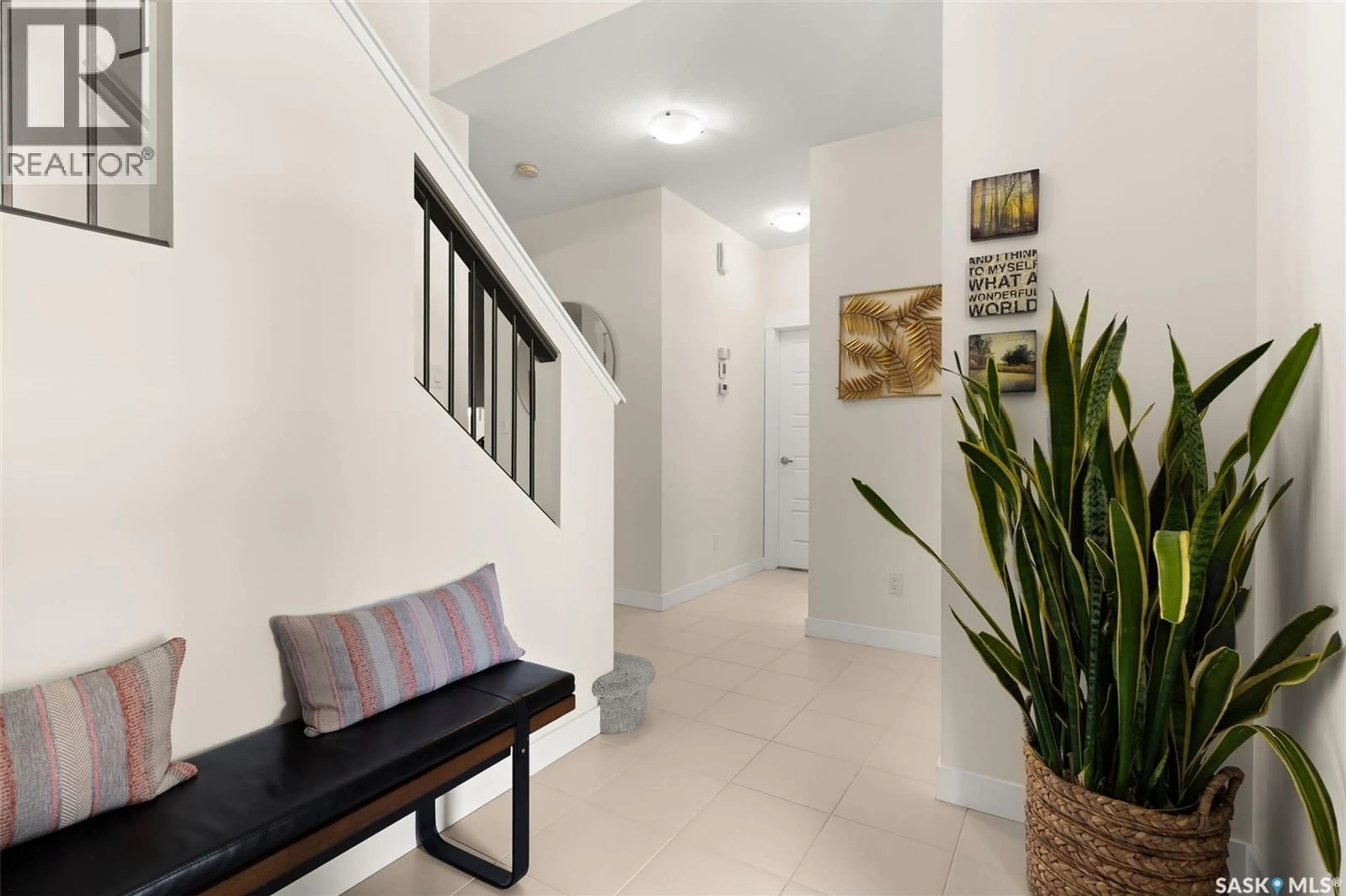 Indoor entryway for 5428 GREEN APPLE DRIVE, Regina Saskatchewan S4V3M8