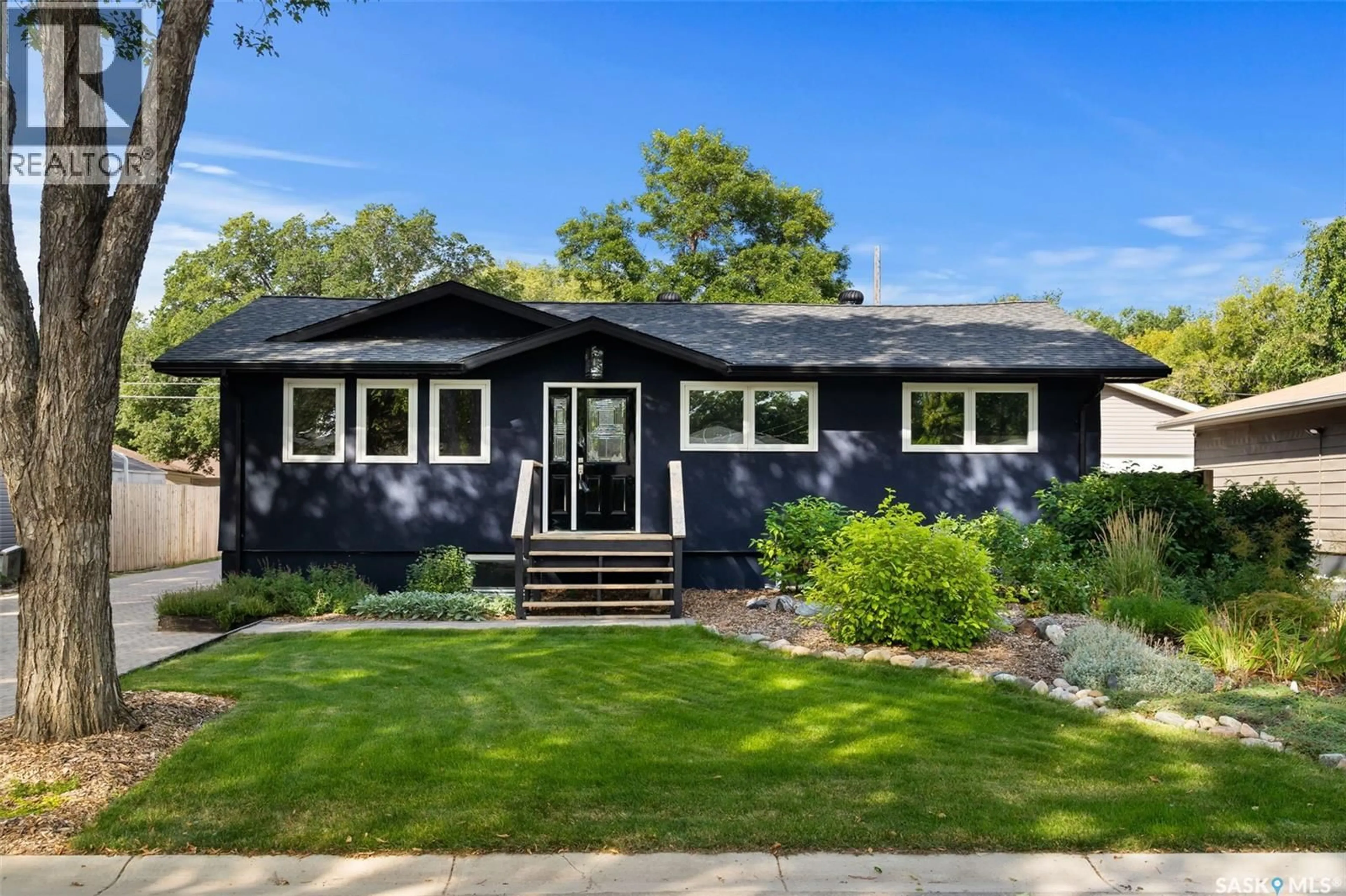 Home with vinyl exterior material, street for 118 LANGLEY STREET, Regina Saskatchewan S4S3V8