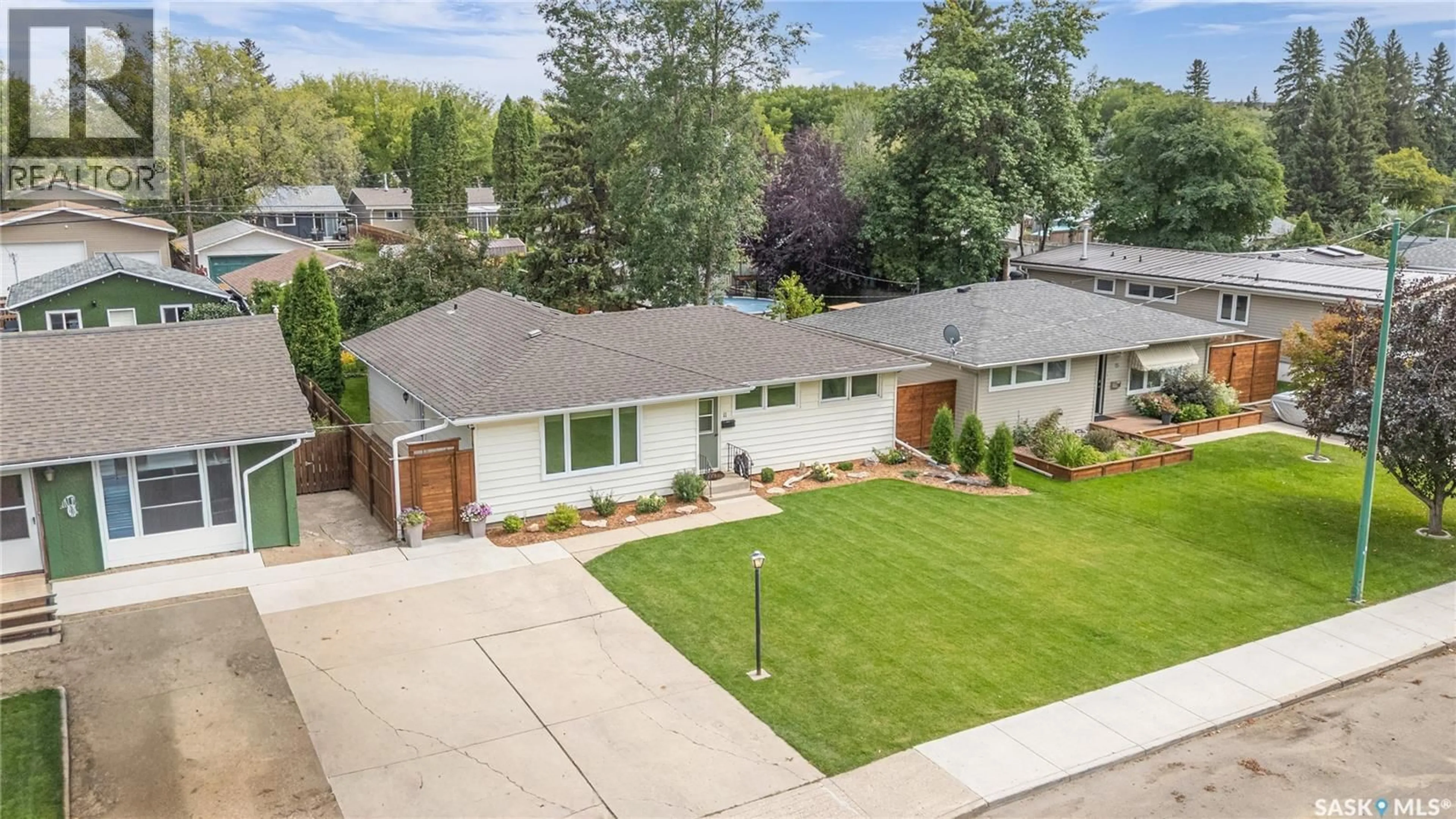 A pic from outside/outdoor area/front of a property/back of a property/a pic from drone, street for 11 GROSVENOR CRESCENT, Saskatoon Saskatchewan S7J2S1