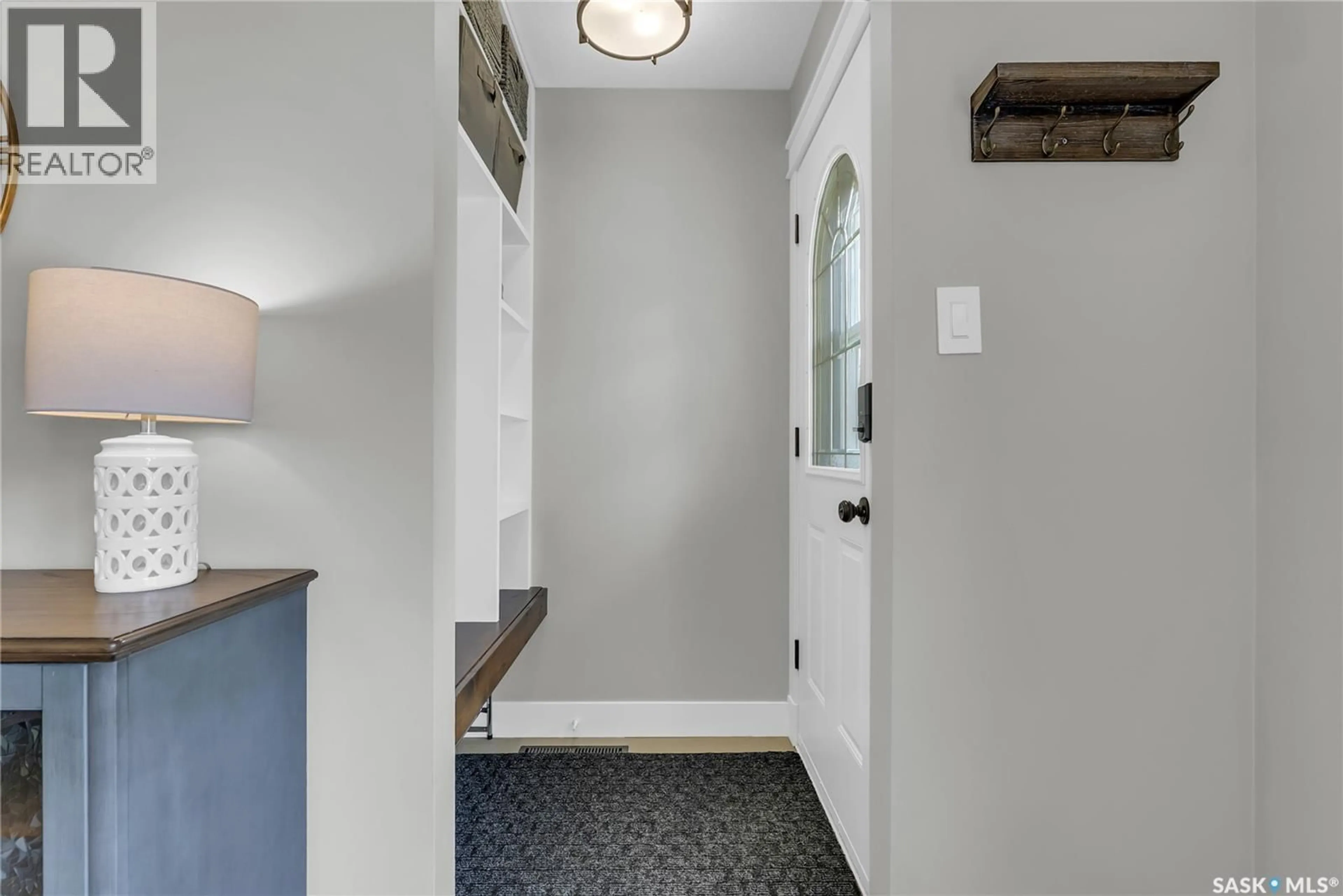Indoor entryway for 11 GROSVENOR CRESCENT, Saskatoon Saskatchewan S7J2S1