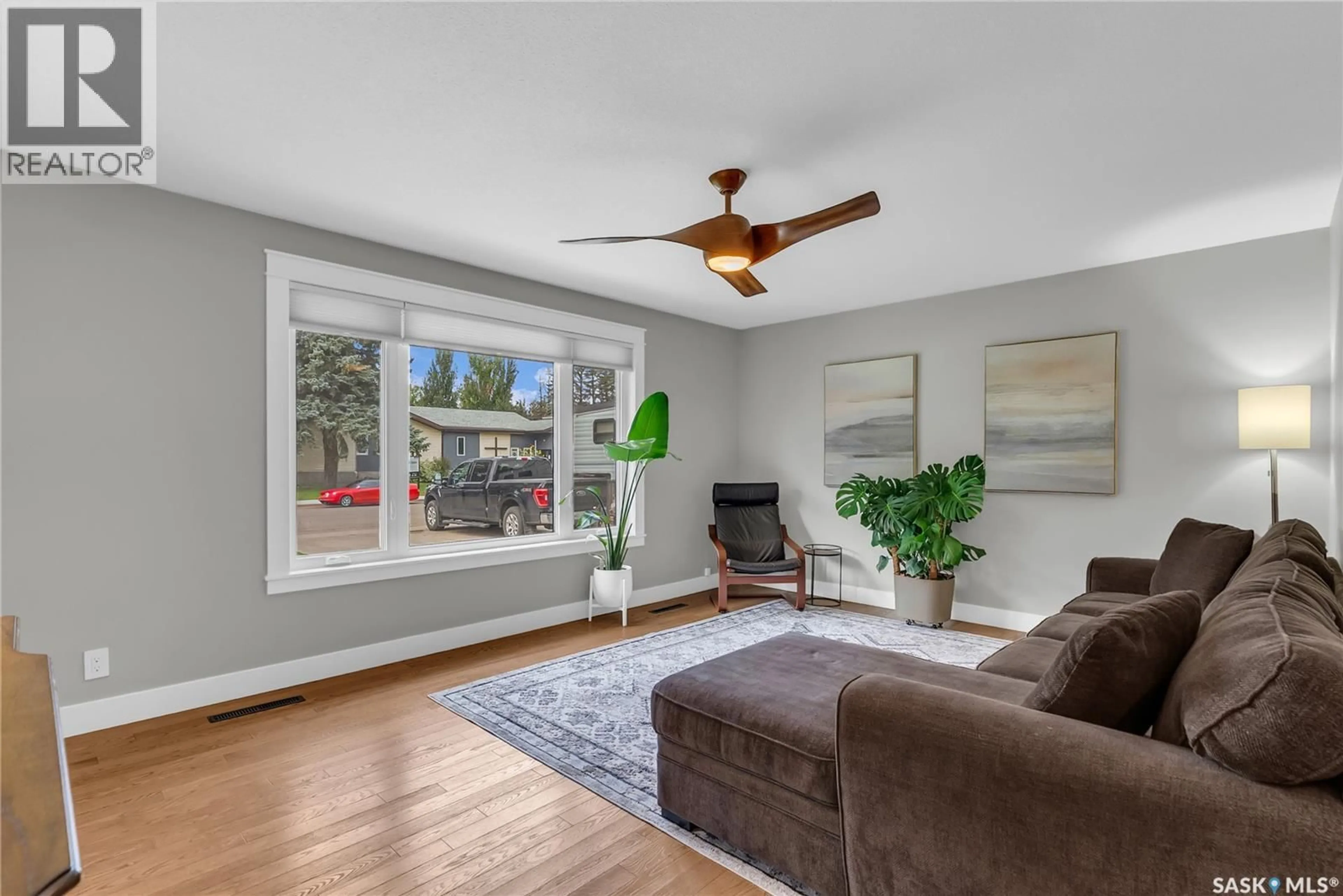 Living room with furniture, unknown for 11 GROSVENOR CRESCENT, Saskatoon Saskatchewan S7J2S1