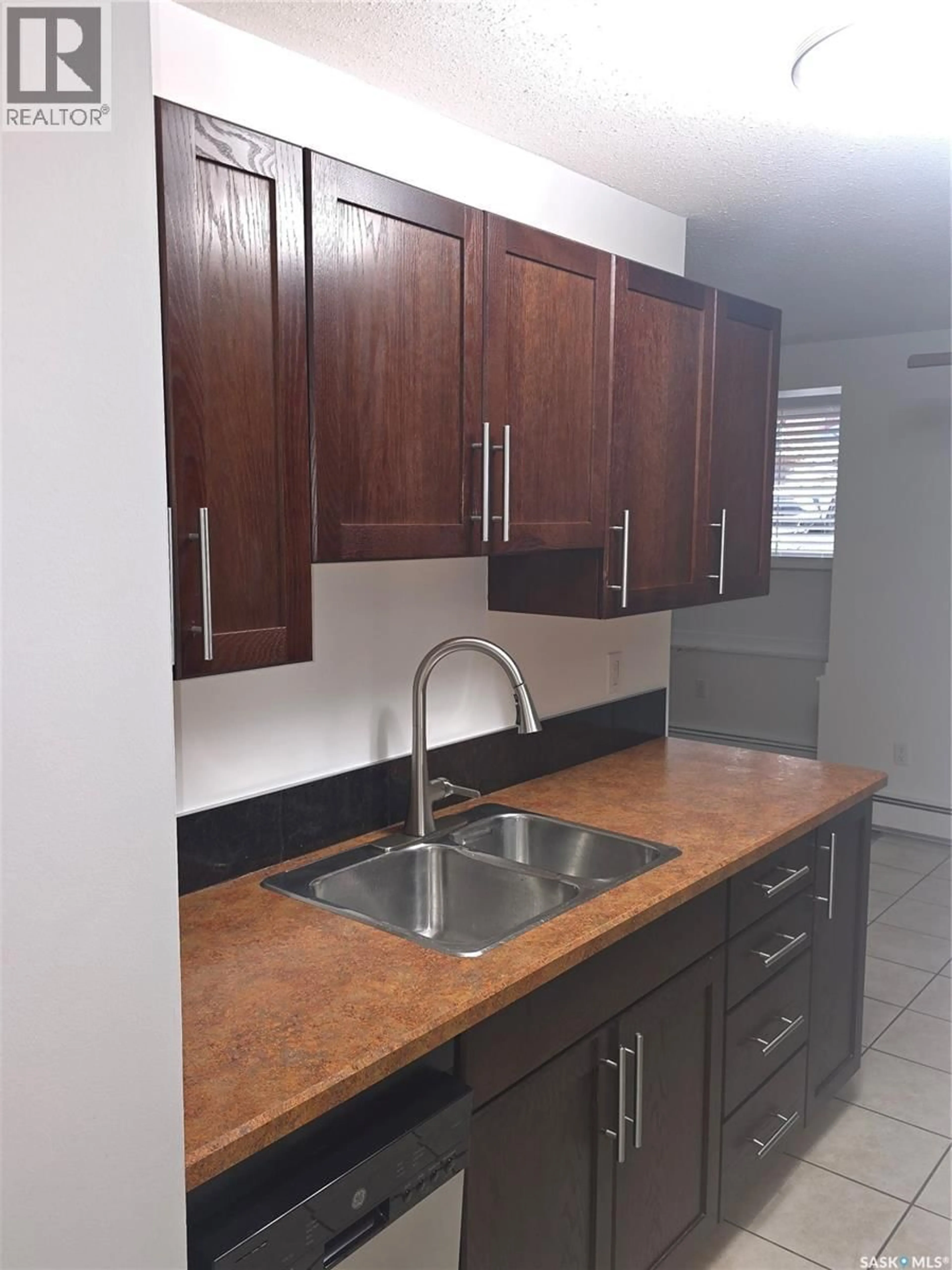 Standard kitchen, unknown for 1 - 1953 GARNET STREET, Regina Saskatchewan S4T2Z4